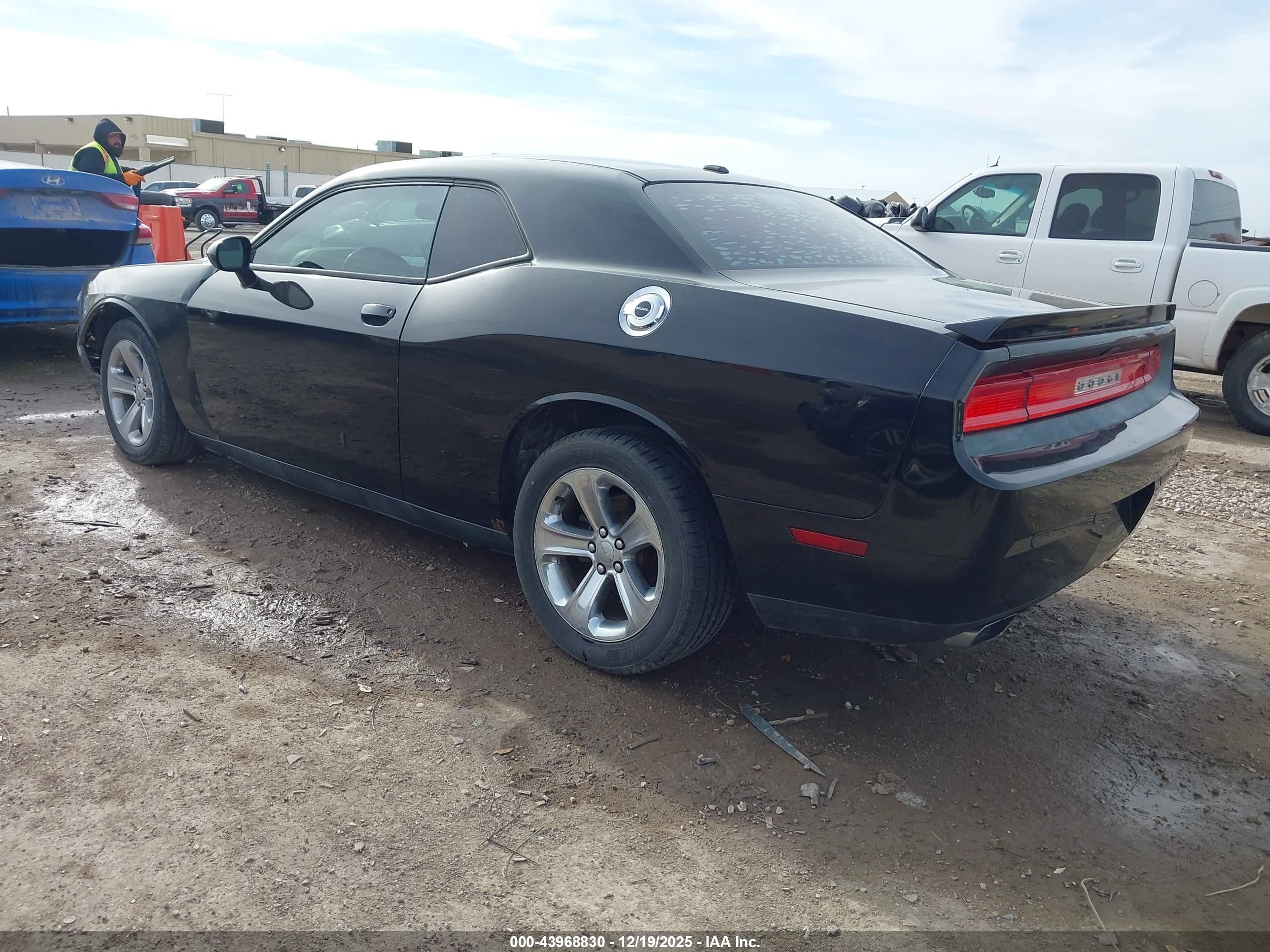 DODGE CHALLENGER image 3