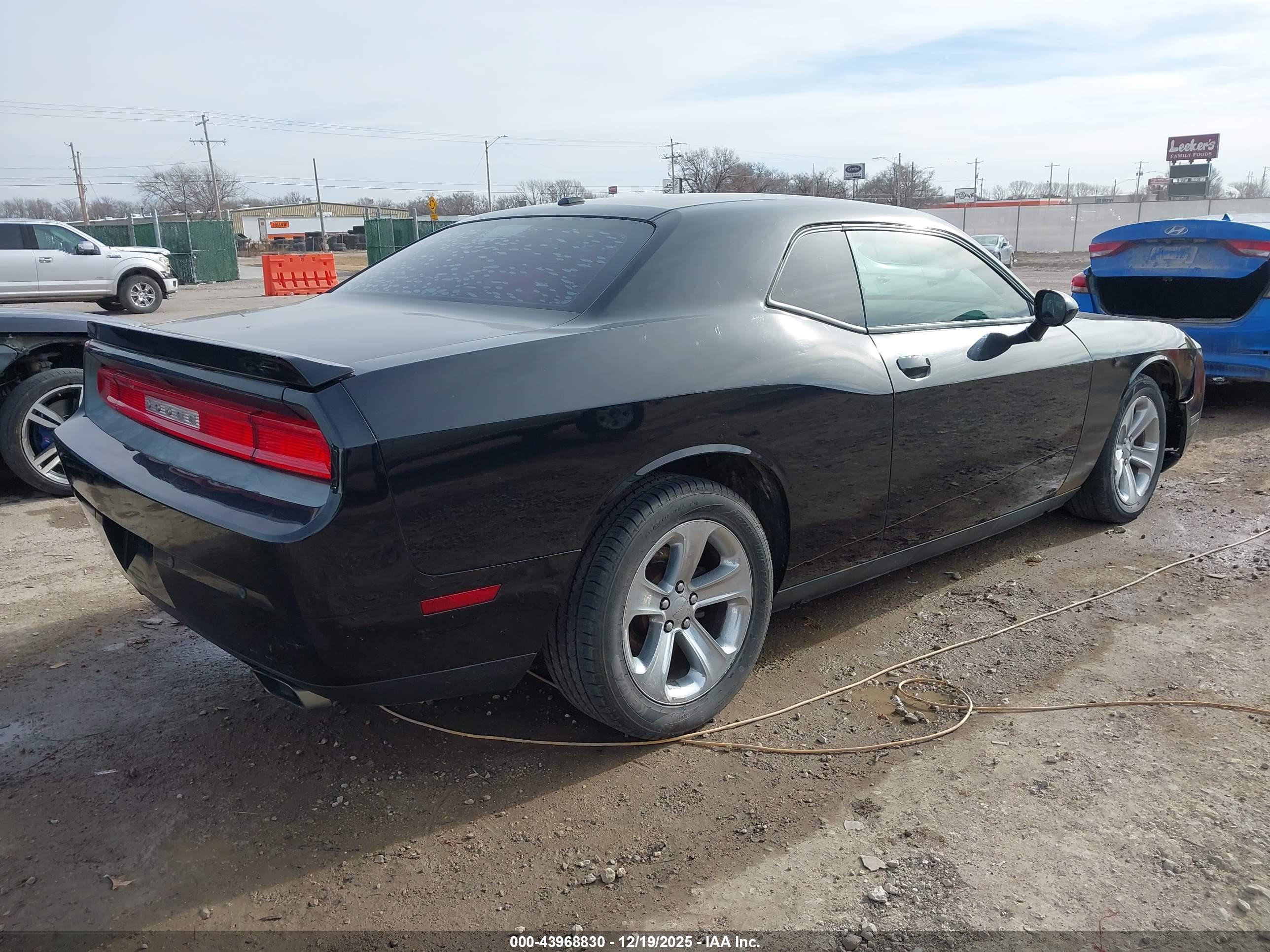 DODGE CHALLENGER image 4