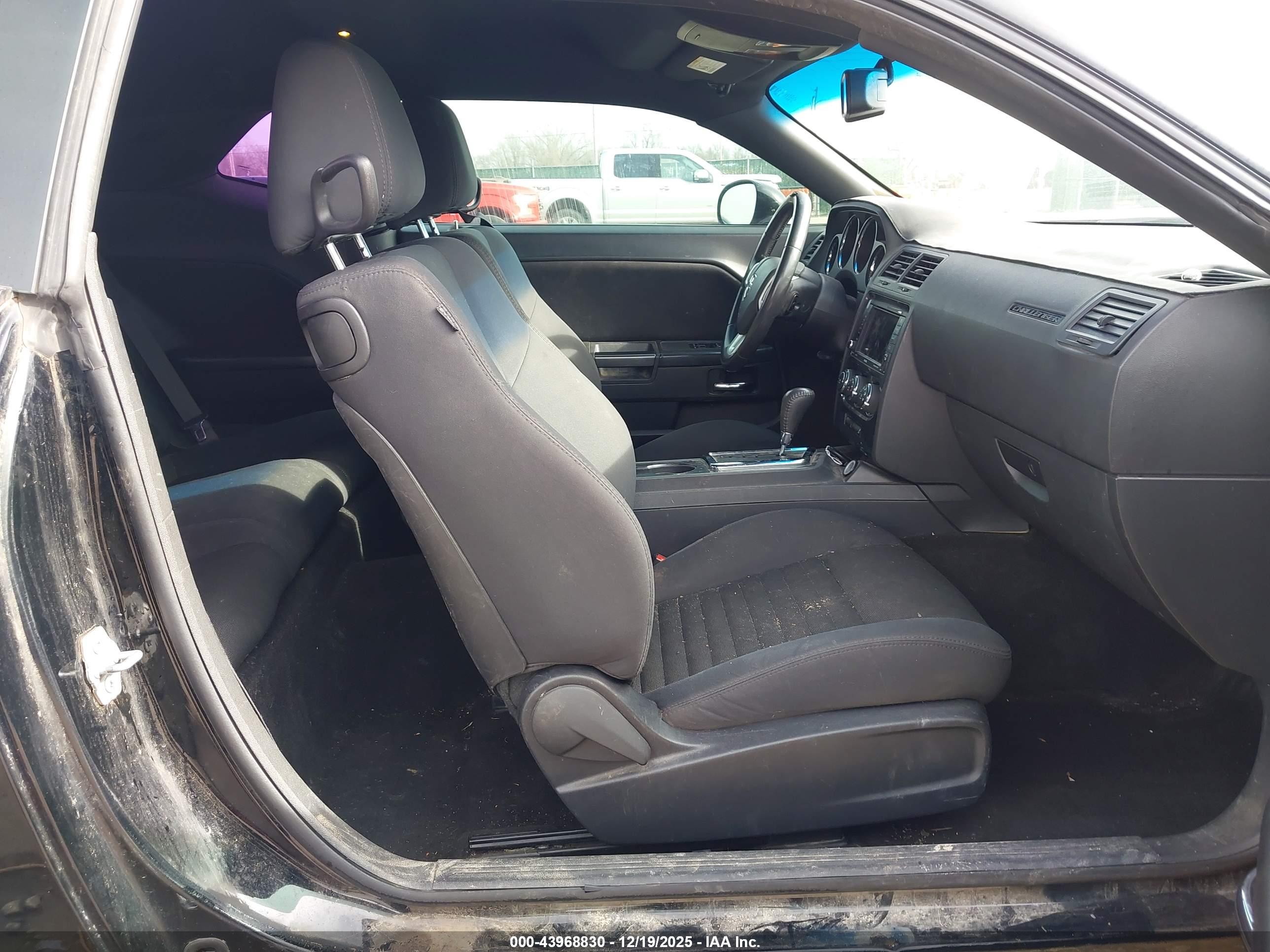 DODGE CHALLENGER image 5