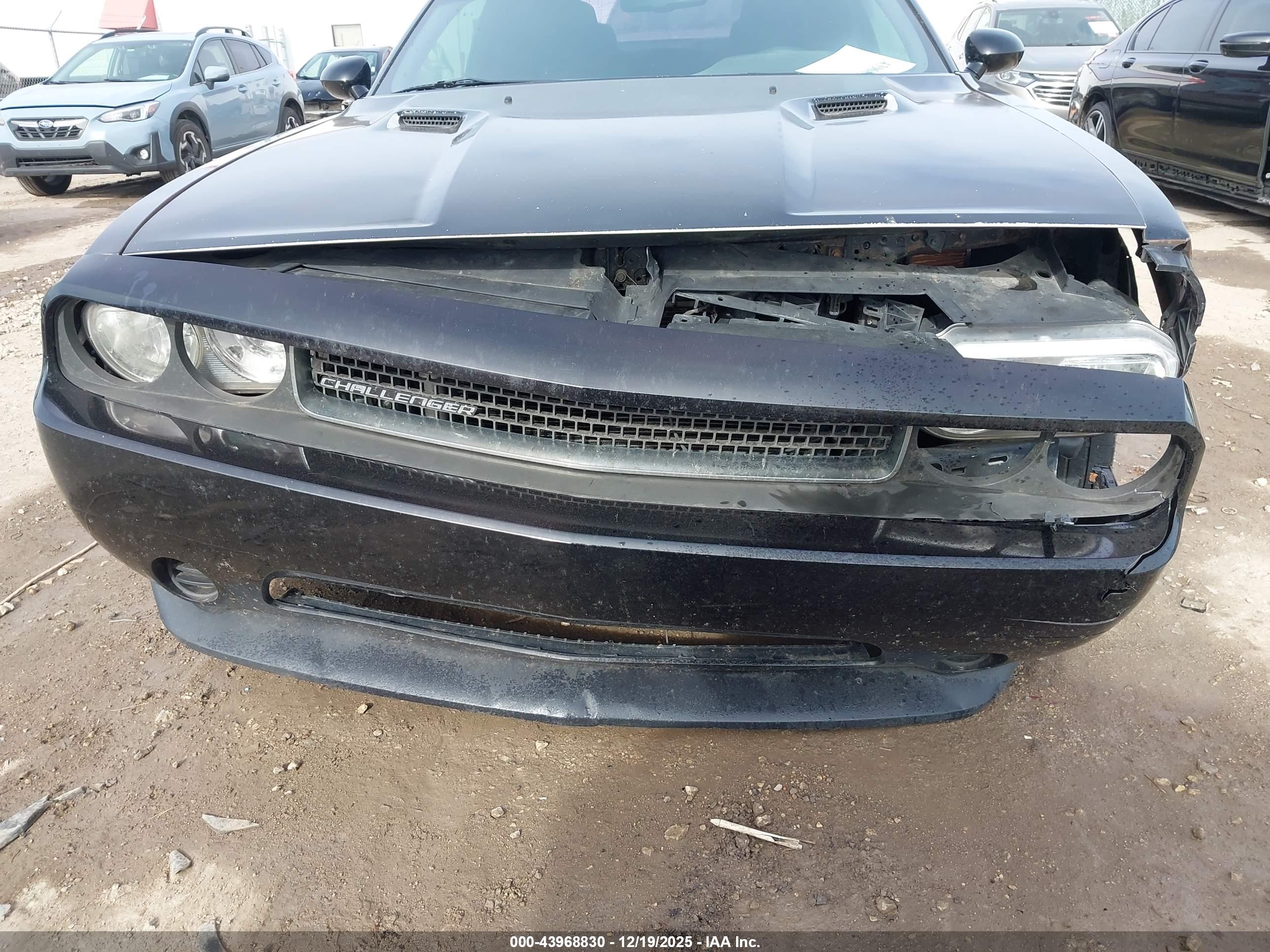 DODGE CHALLENGER image 6