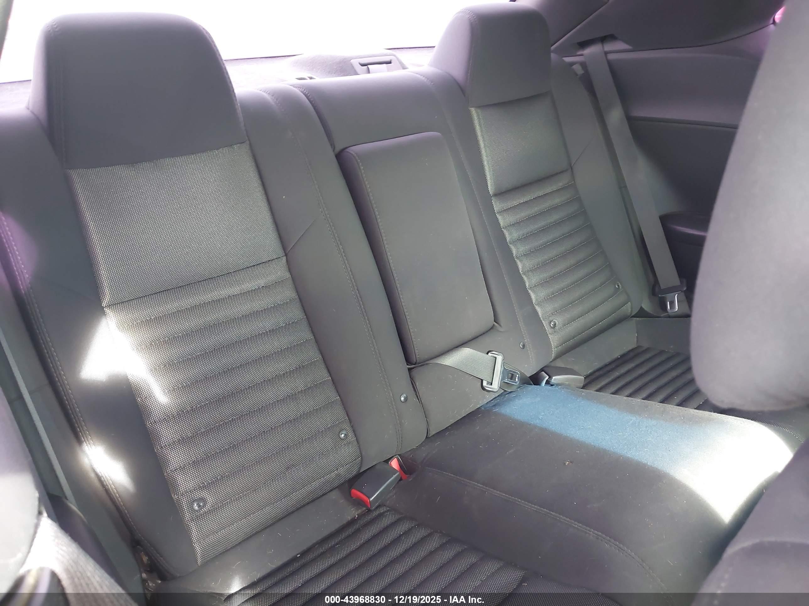 DODGE CHALLENGER image 8