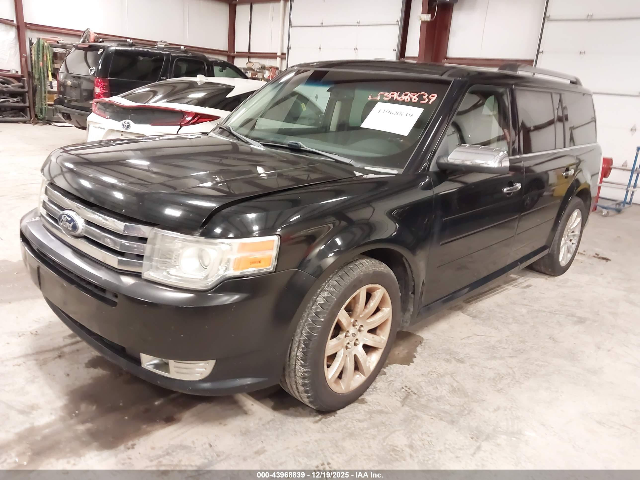 FORD FLEX image 2