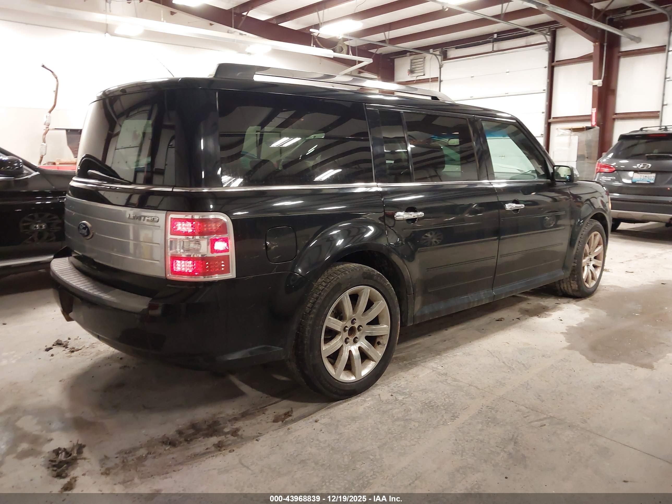 FORD FLEX image 4