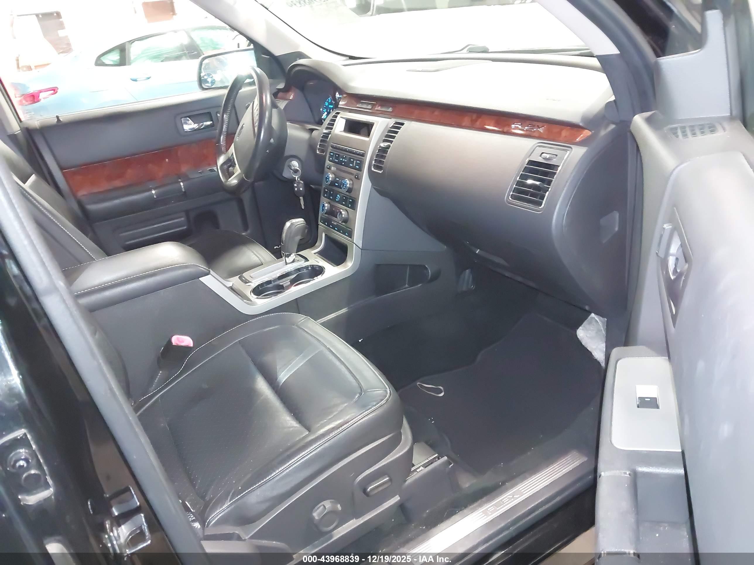 FORD FLEX image 5