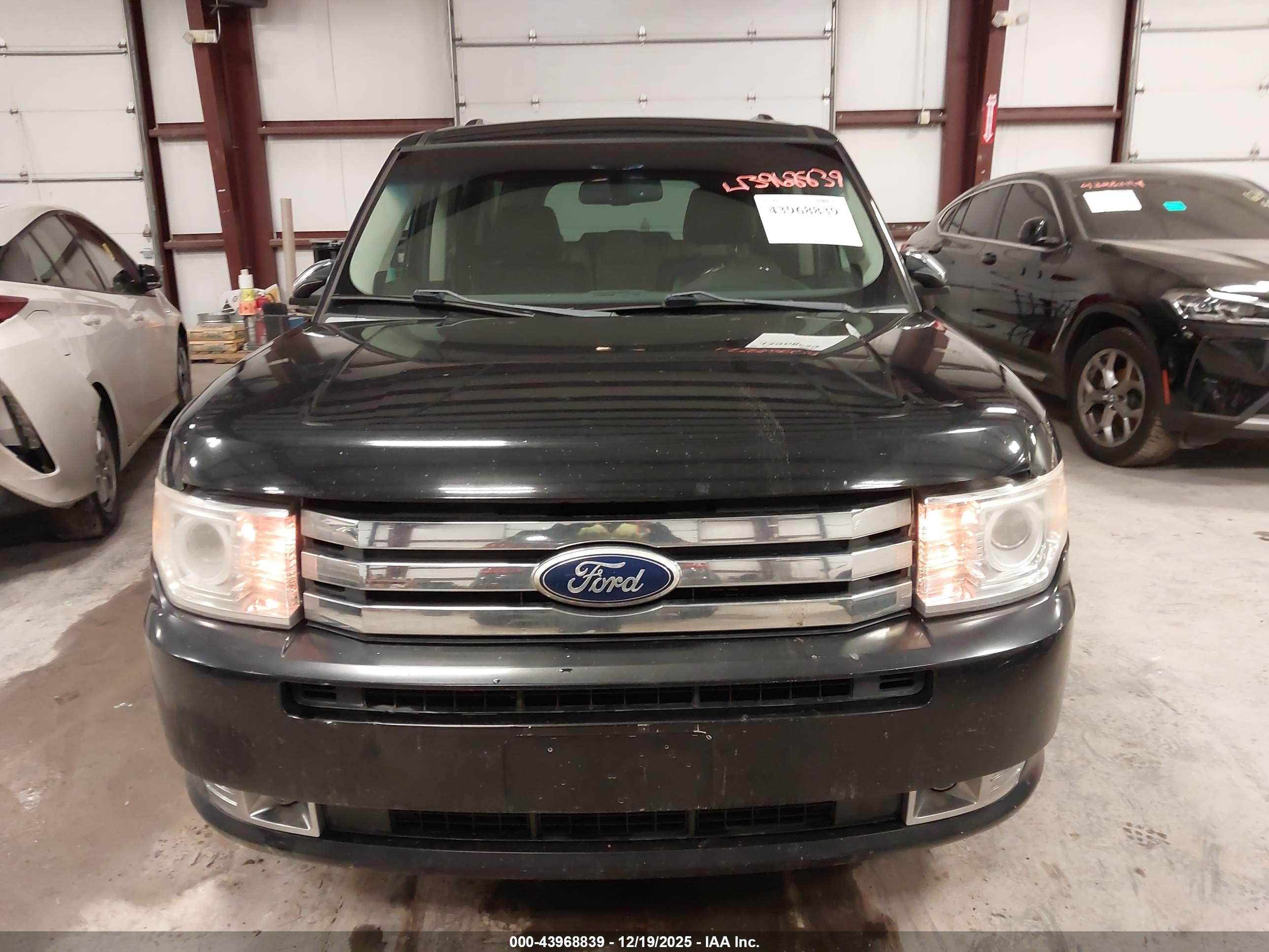 FORD FLEX image 6