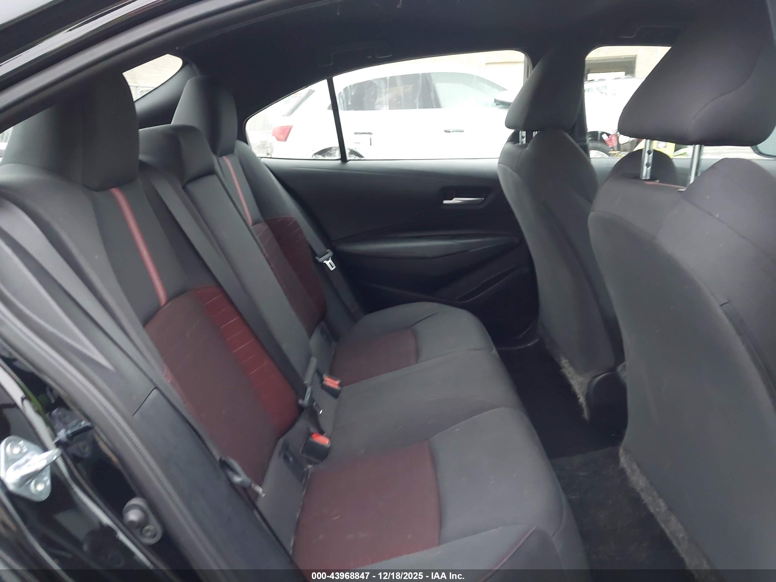 TOYOTA COROLLA image 8