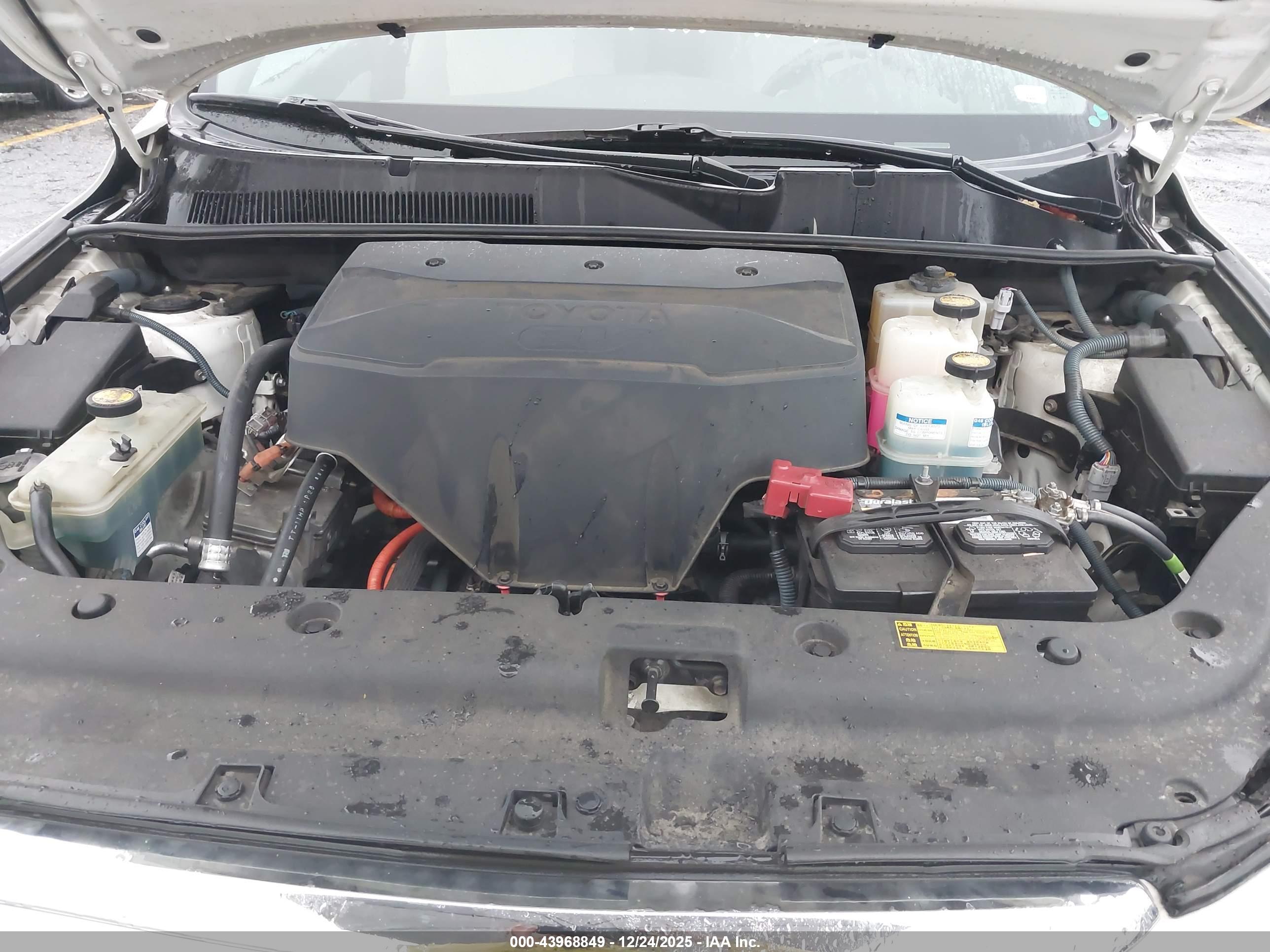 TOYOTA RAV4 image 10