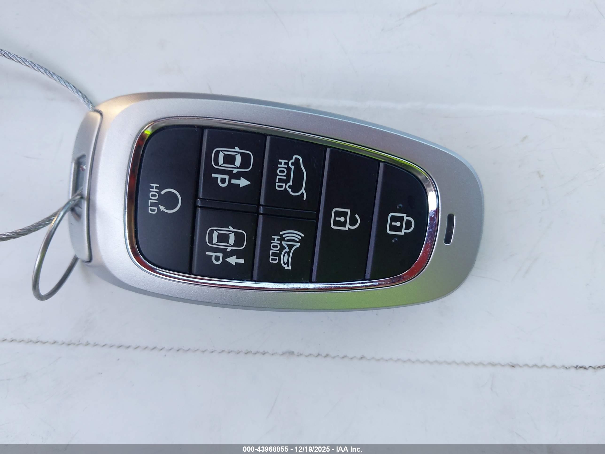 HYUNDAI TUCSON image 11