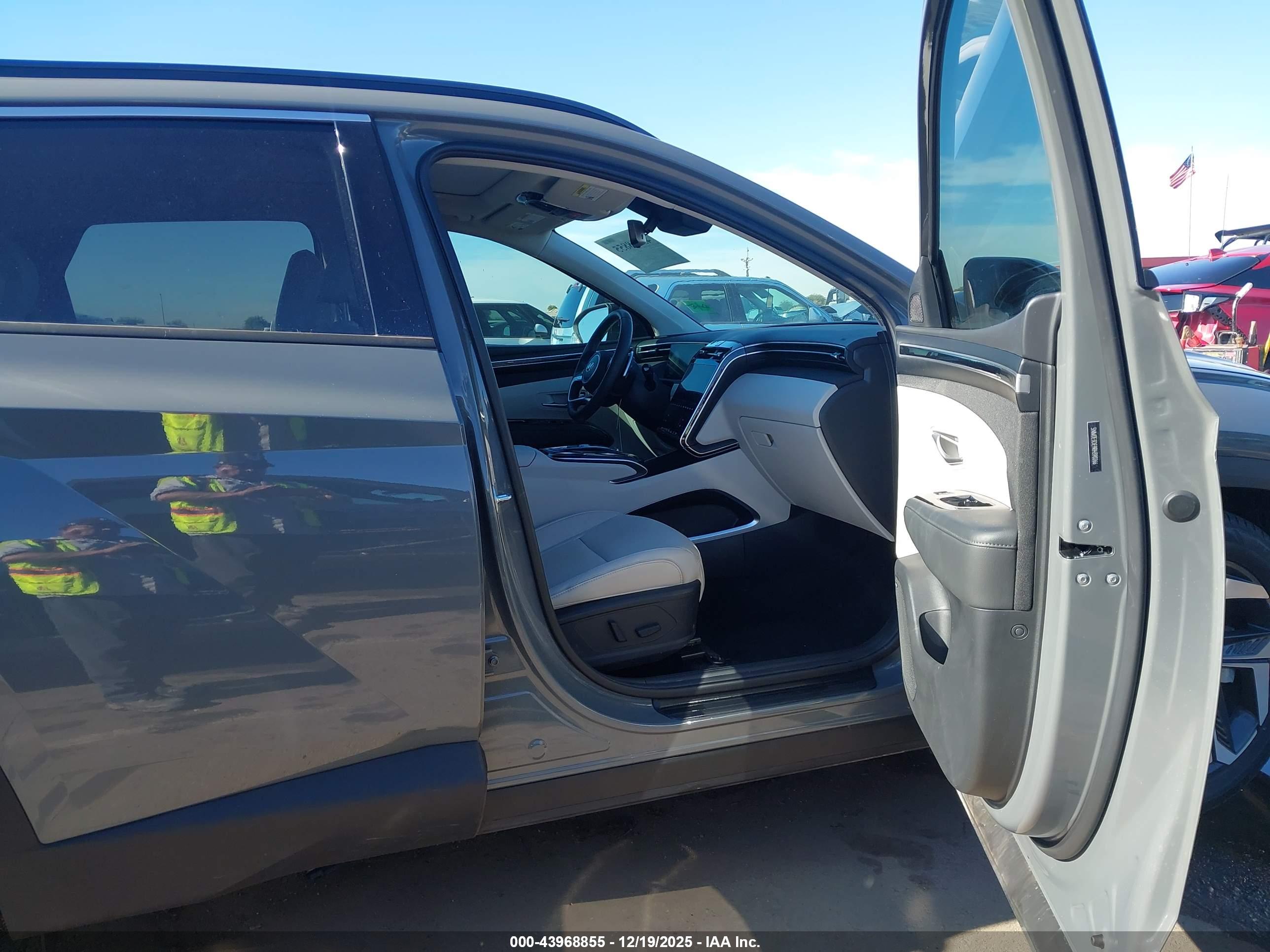 HYUNDAI TUCSON image 5