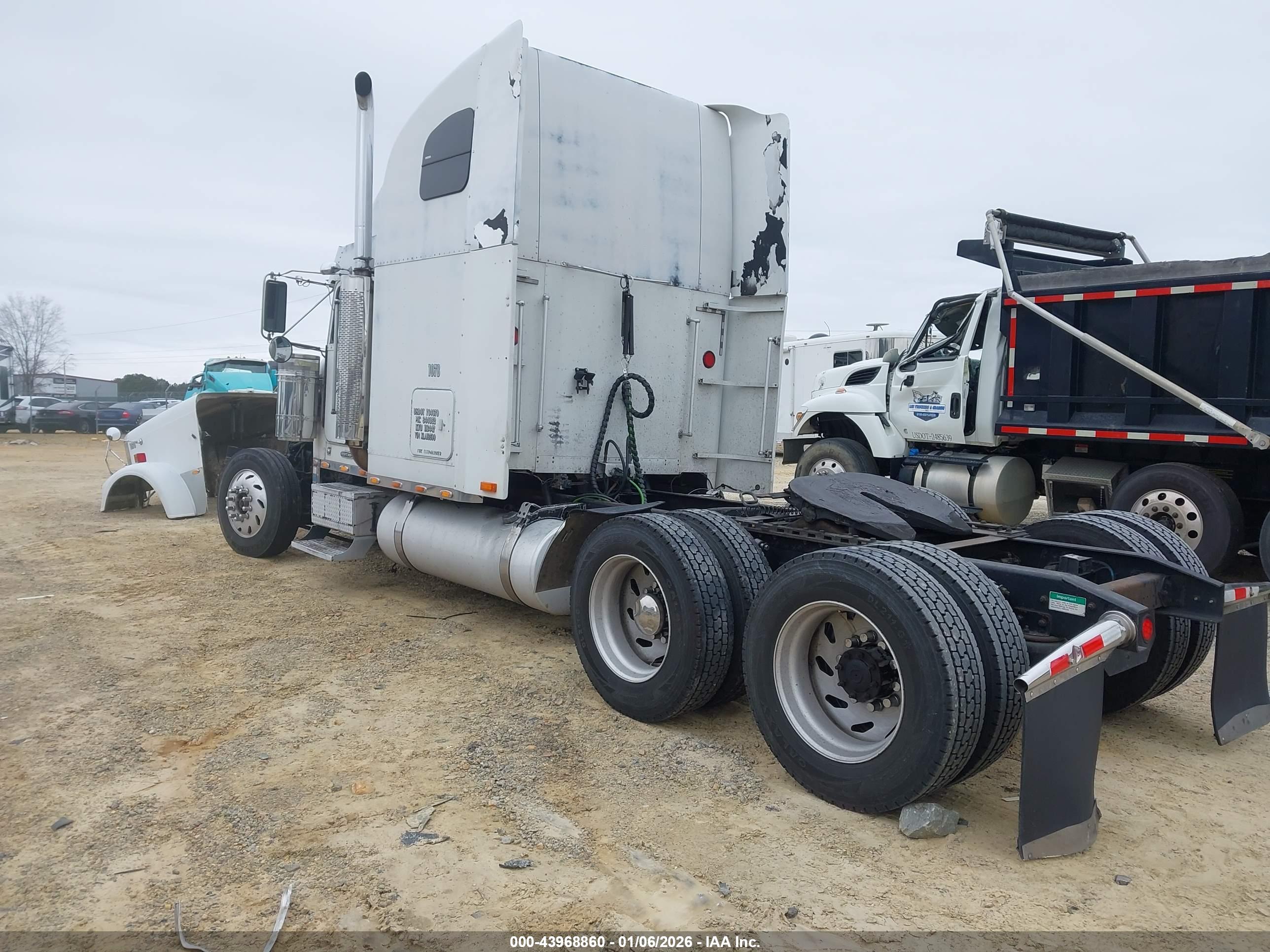 FREIGHTLINER CONVENTIONAL image 3