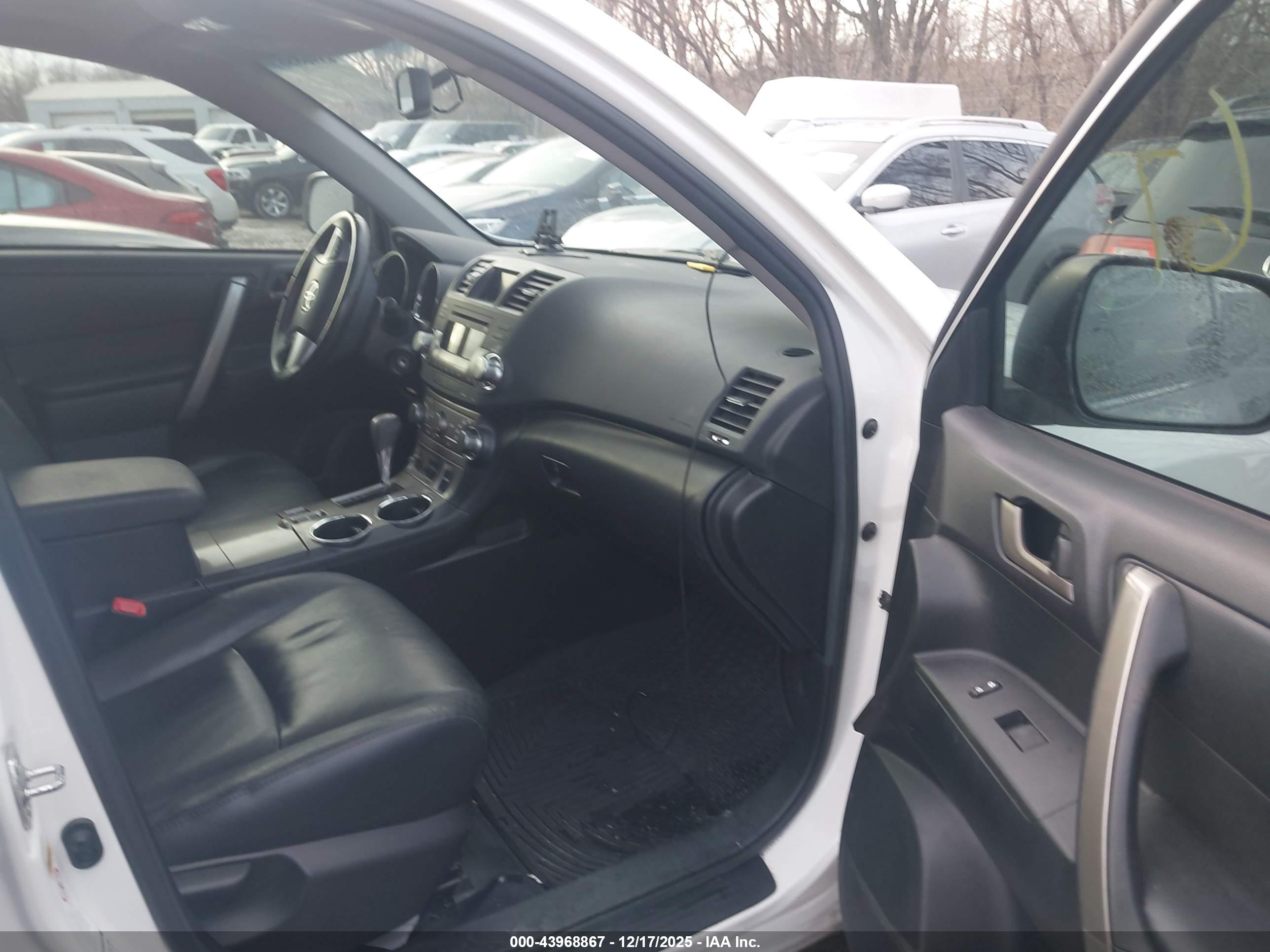 TOYOTA HIGHLANDER image 5