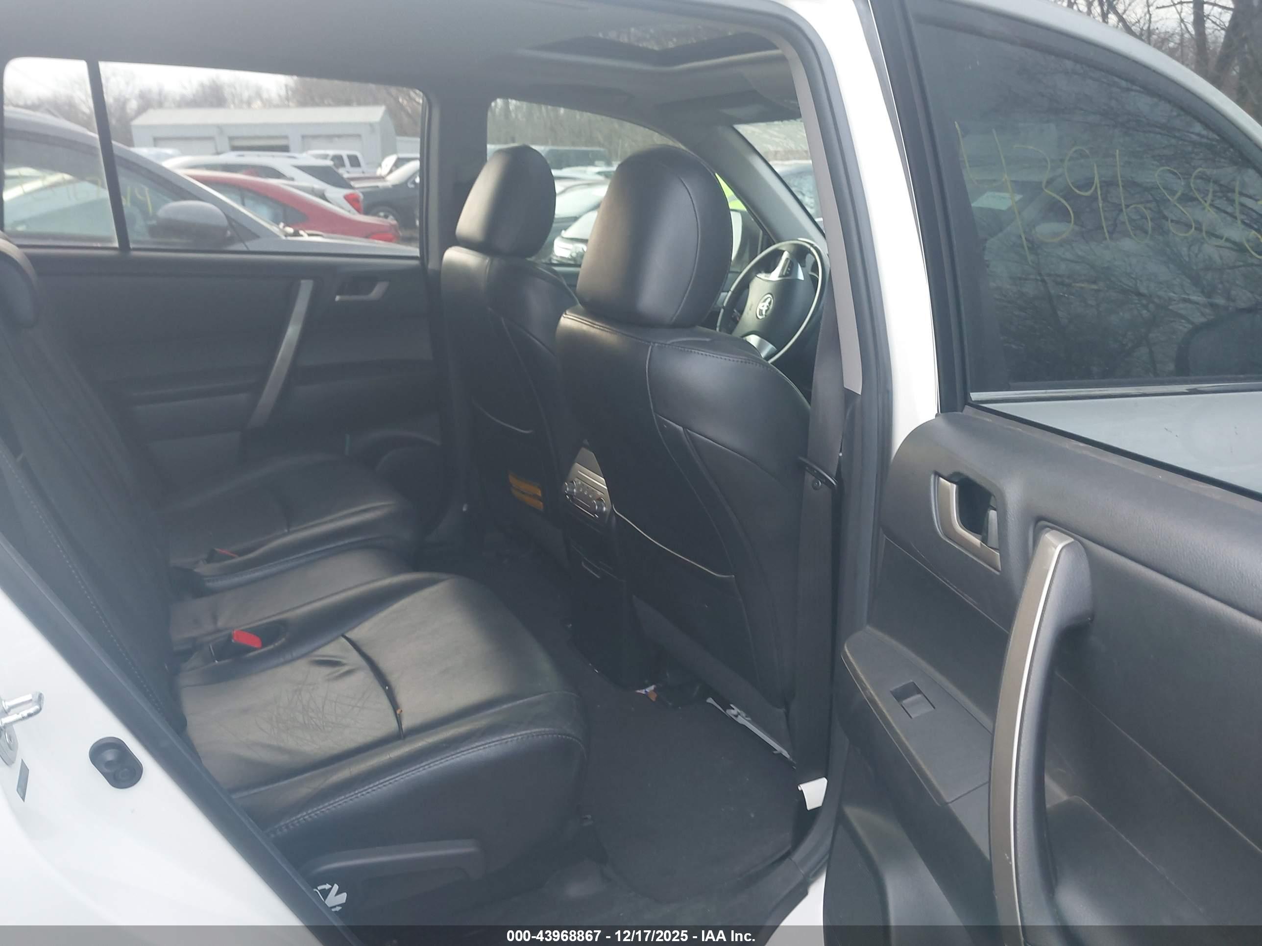 TOYOTA HIGHLANDER image 8
