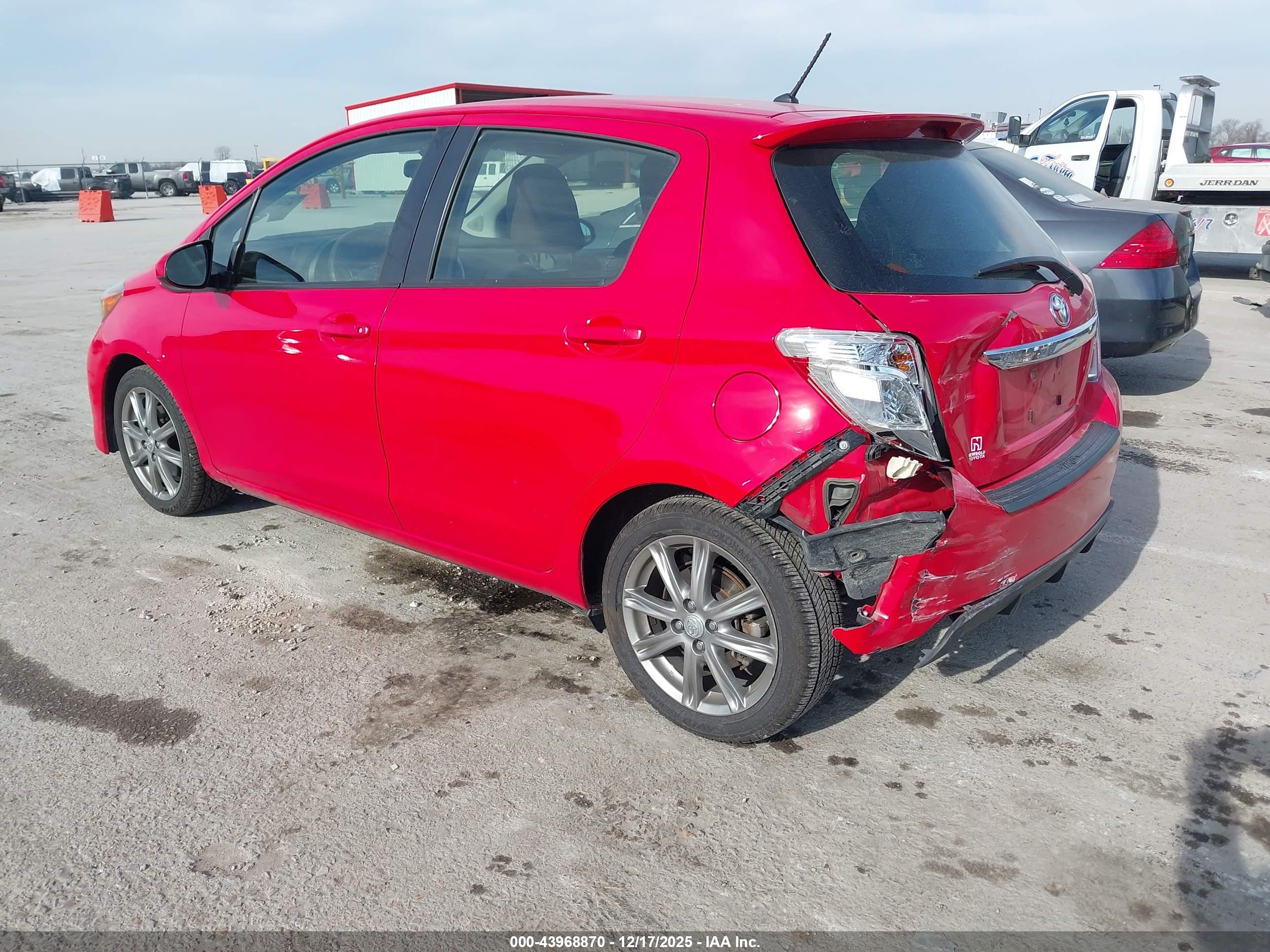 TOYOTA YARIS image 3