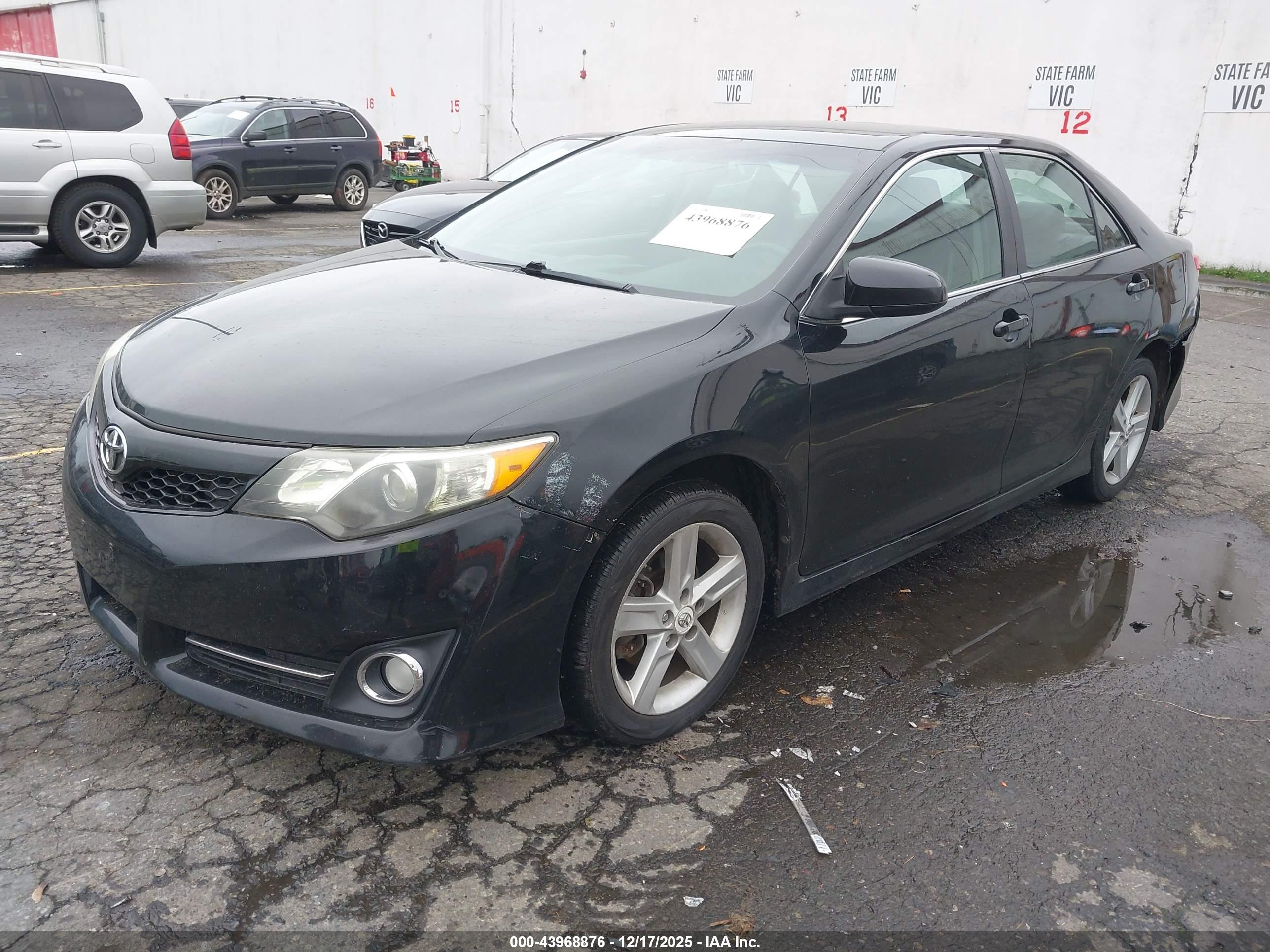 TOYOTA CAMRY image 2