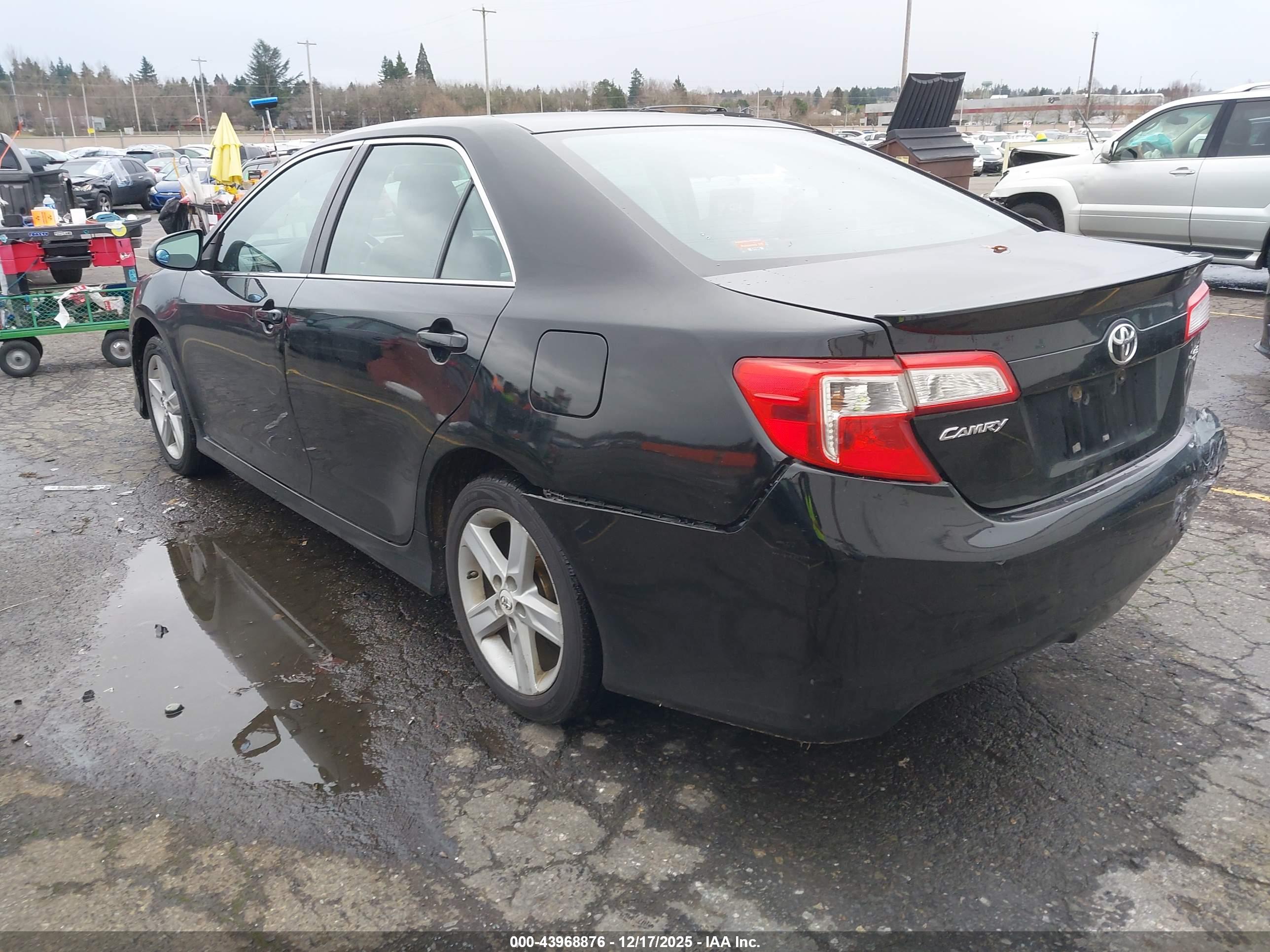 TOYOTA CAMRY image 3