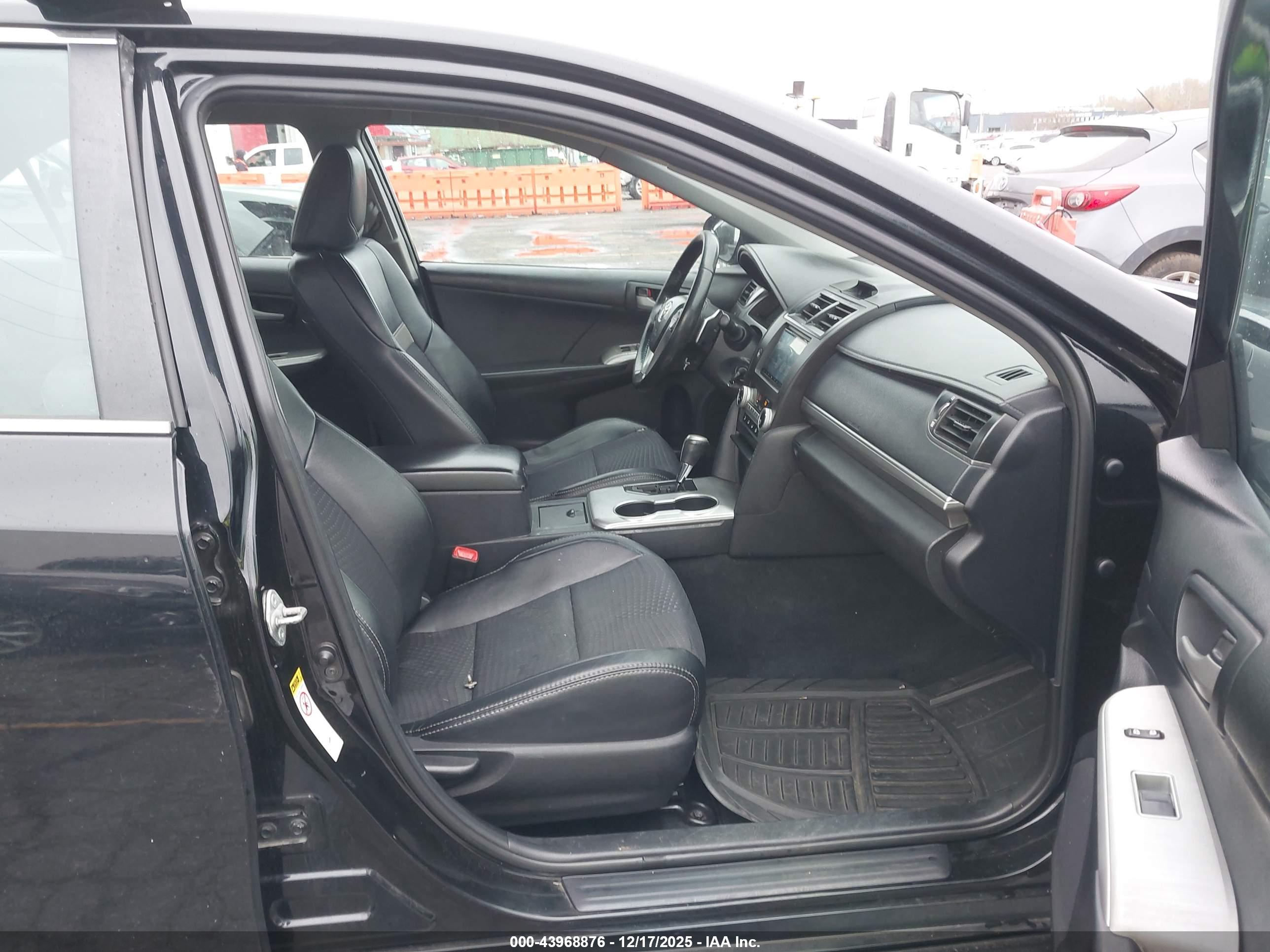 TOYOTA CAMRY image 5
