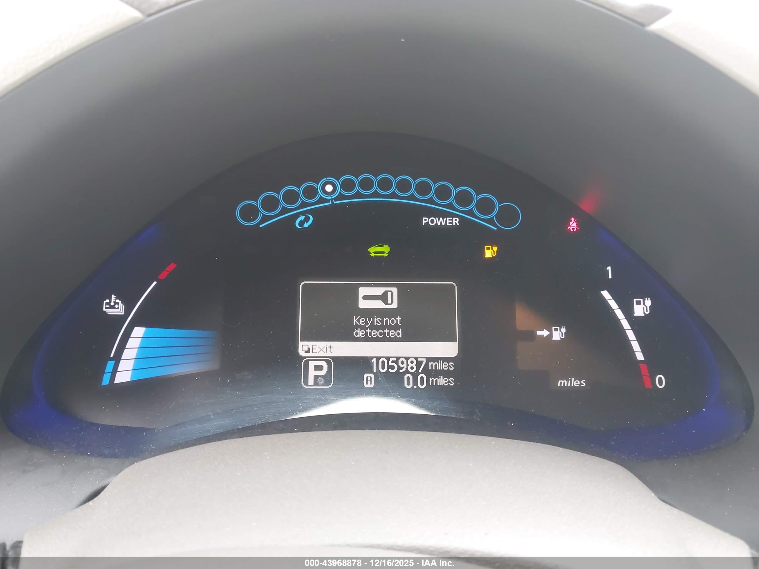NISSAN LEAF image 7