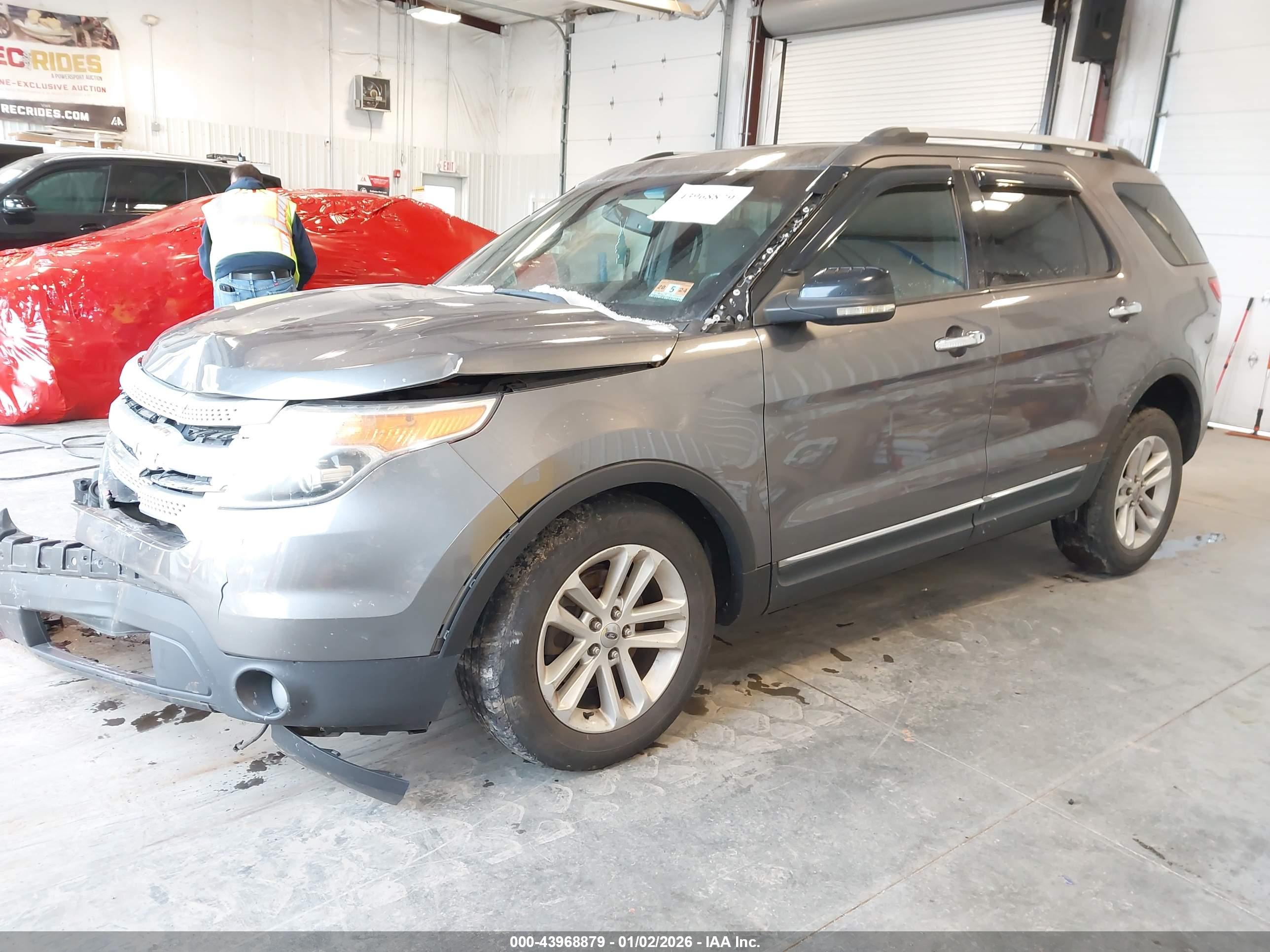 FORD EXPLORER image 2