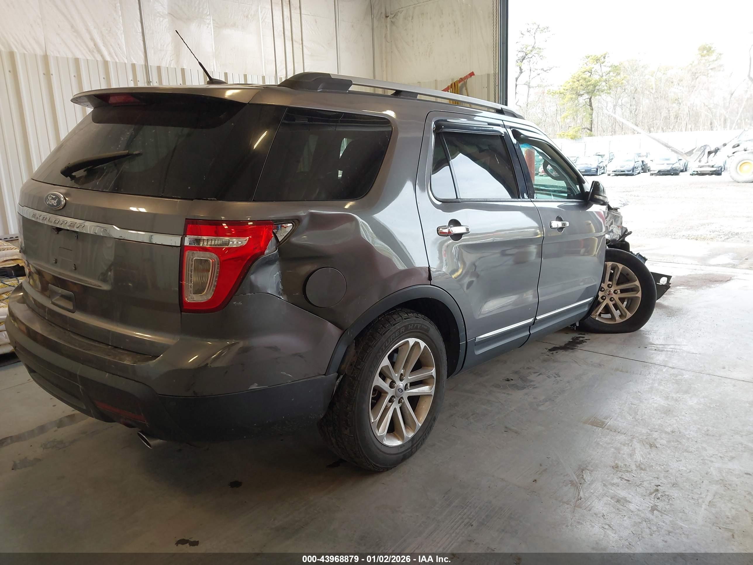 FORD EXPLORER image 4