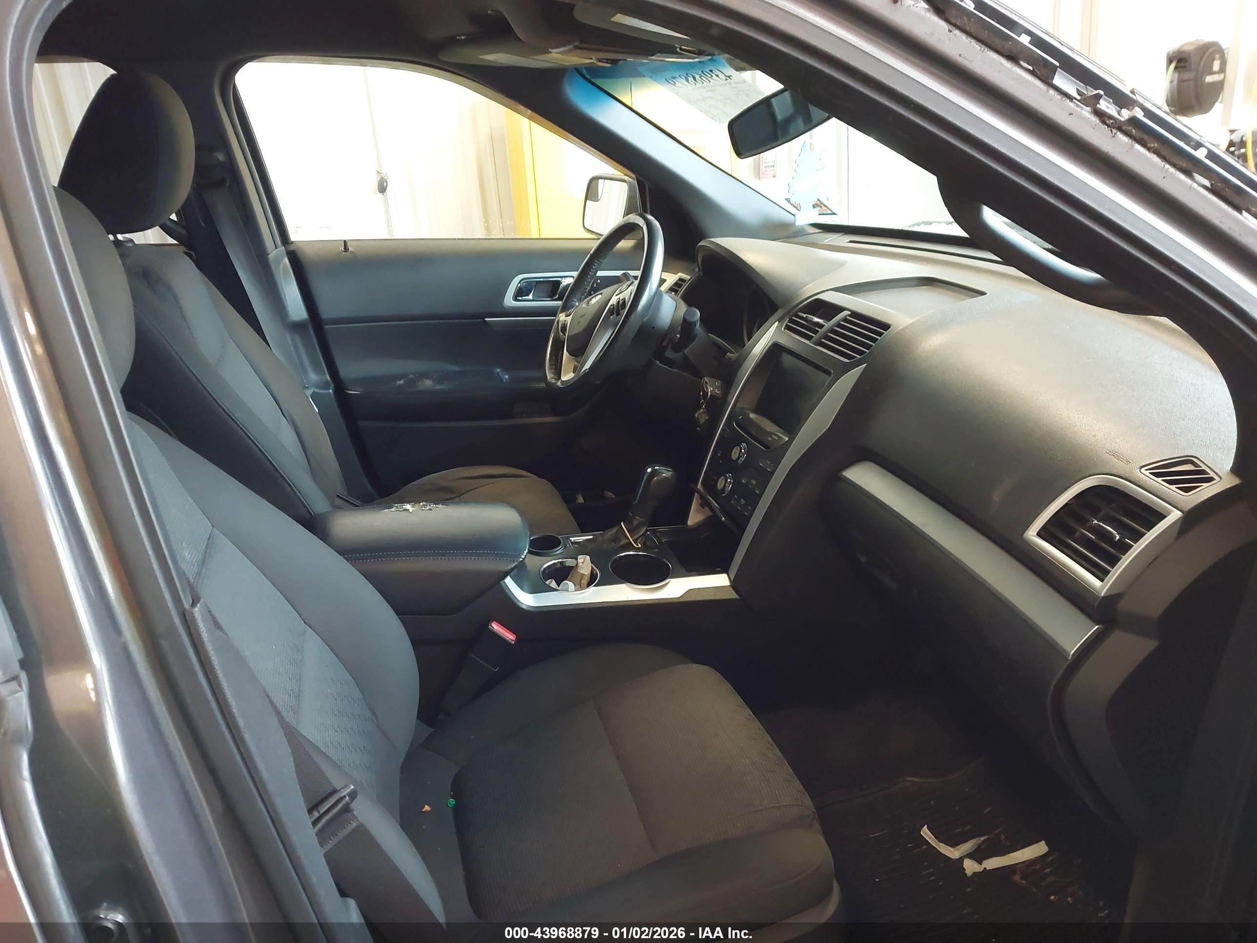 FORD EXPLORER image 5