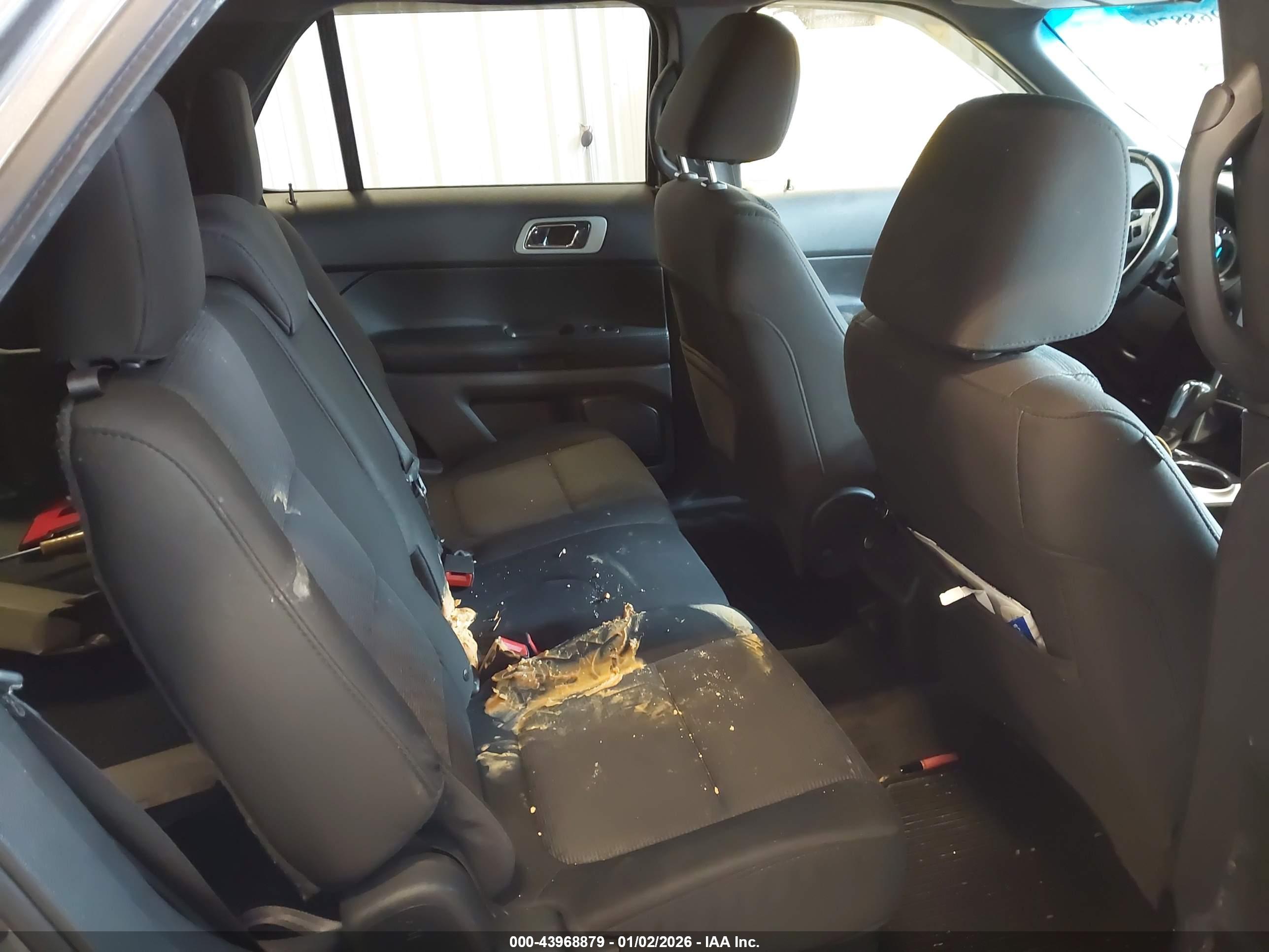FORD EXPLORER image 8