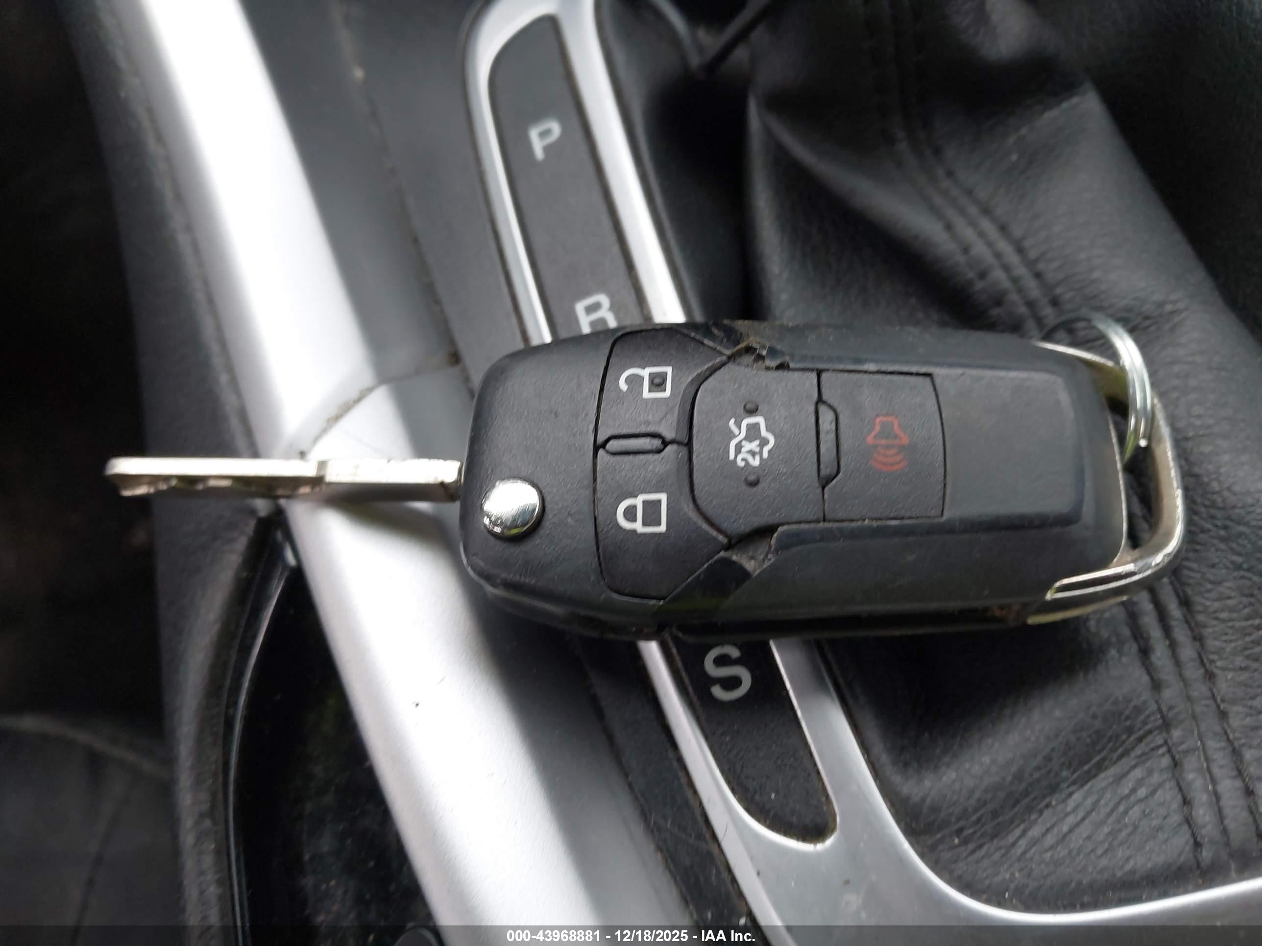 FORD FUSION image 11