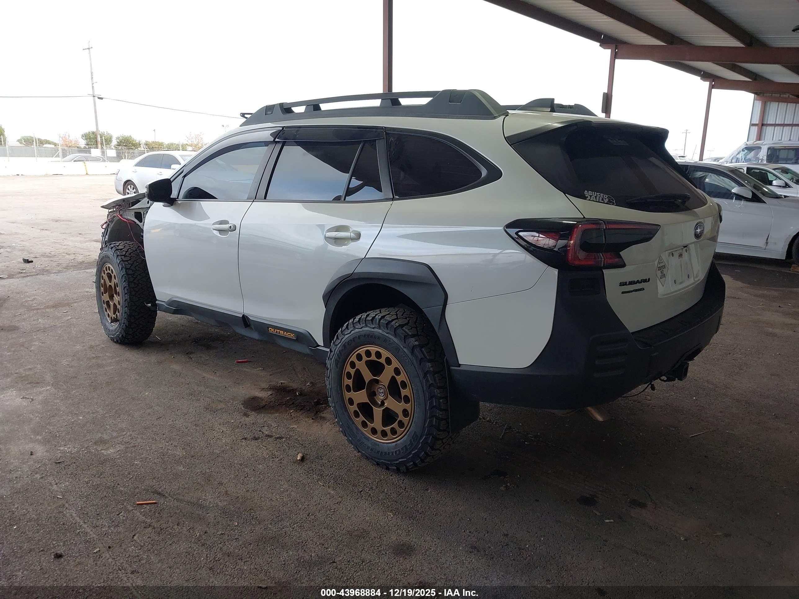 SUBARU OUTBACK image 3