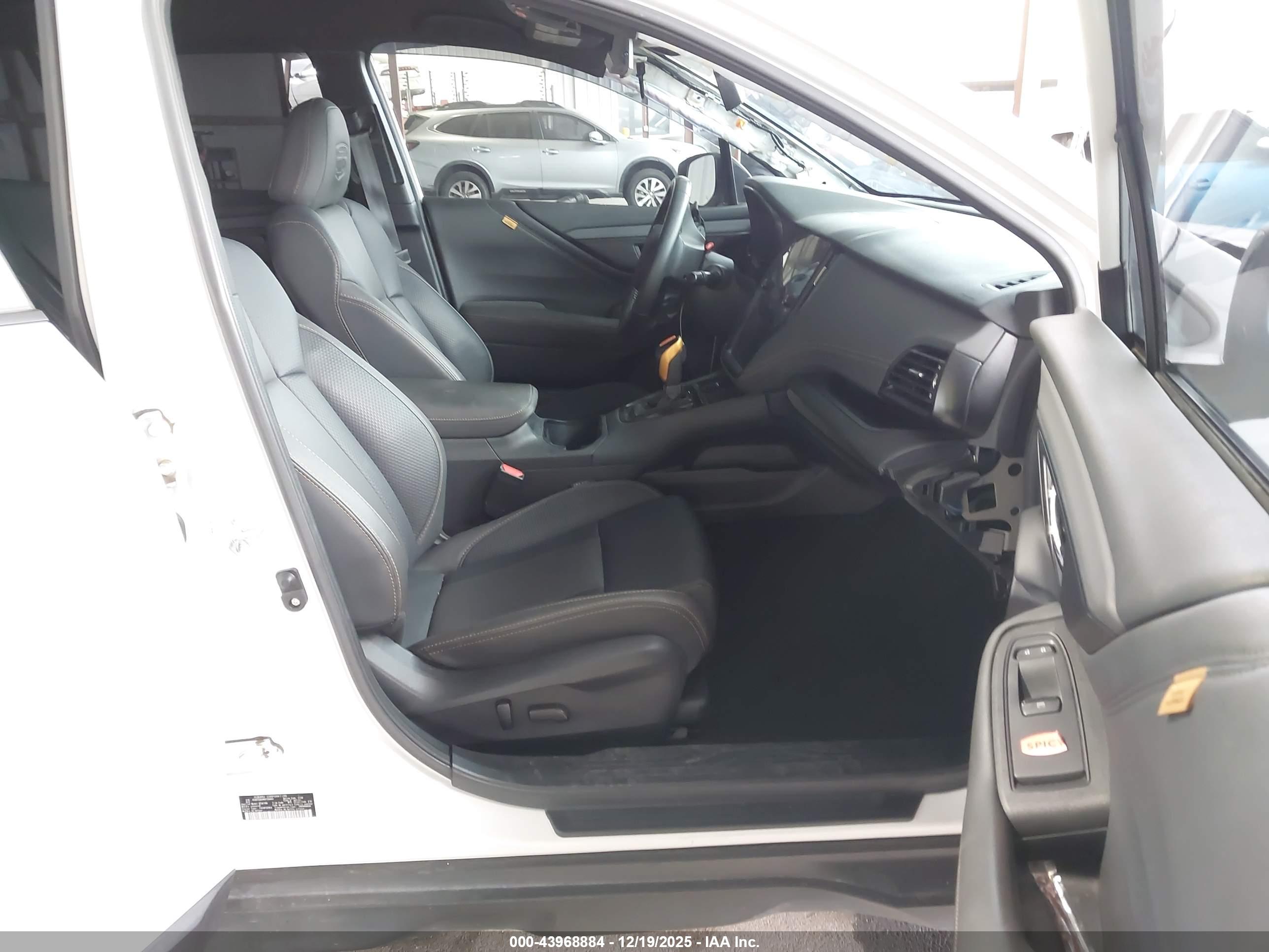 SUBARU OUTBACK image 5
