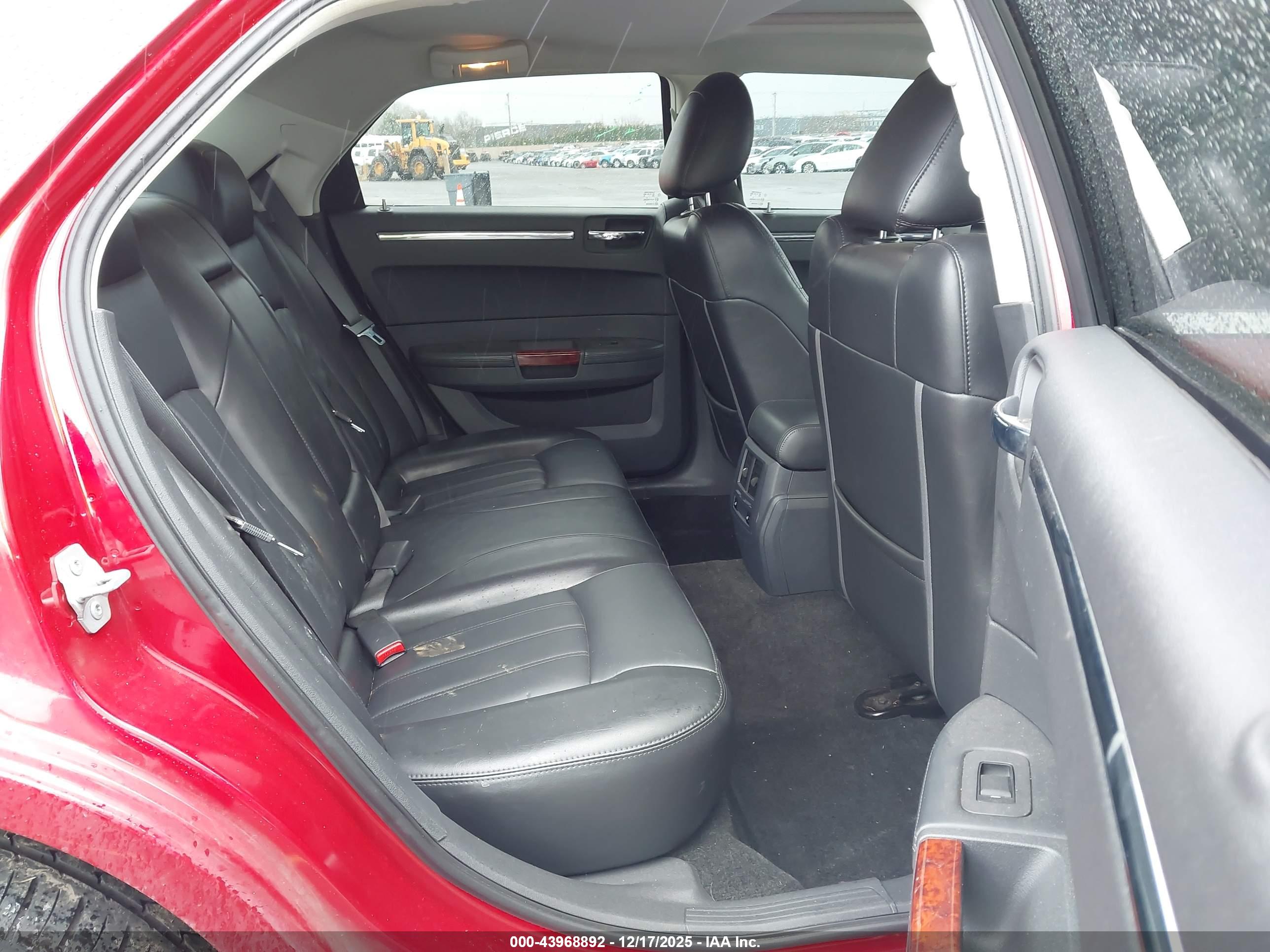 CHRYSLER 300C image 8