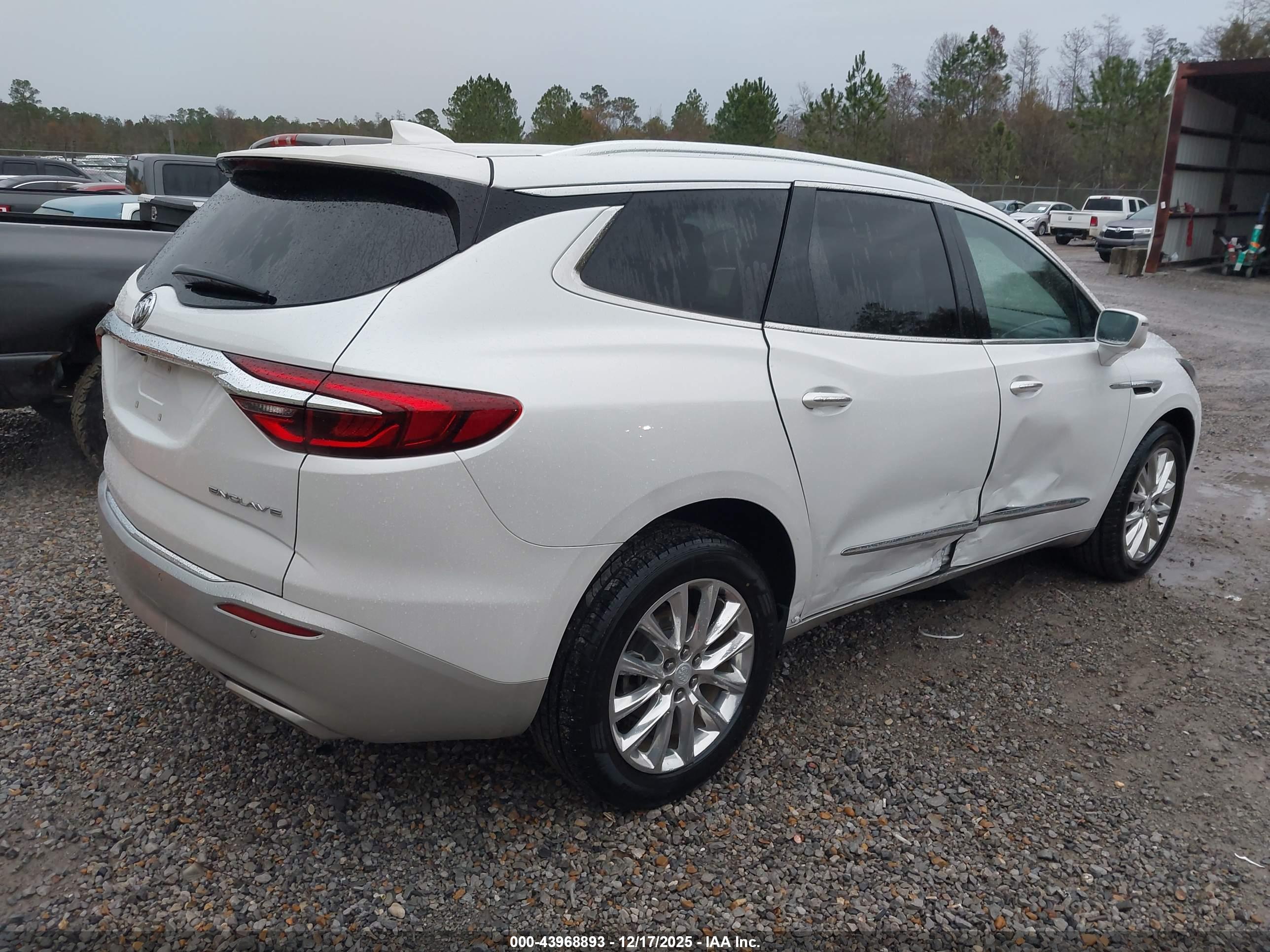 BUICK ENCLAVE image 4