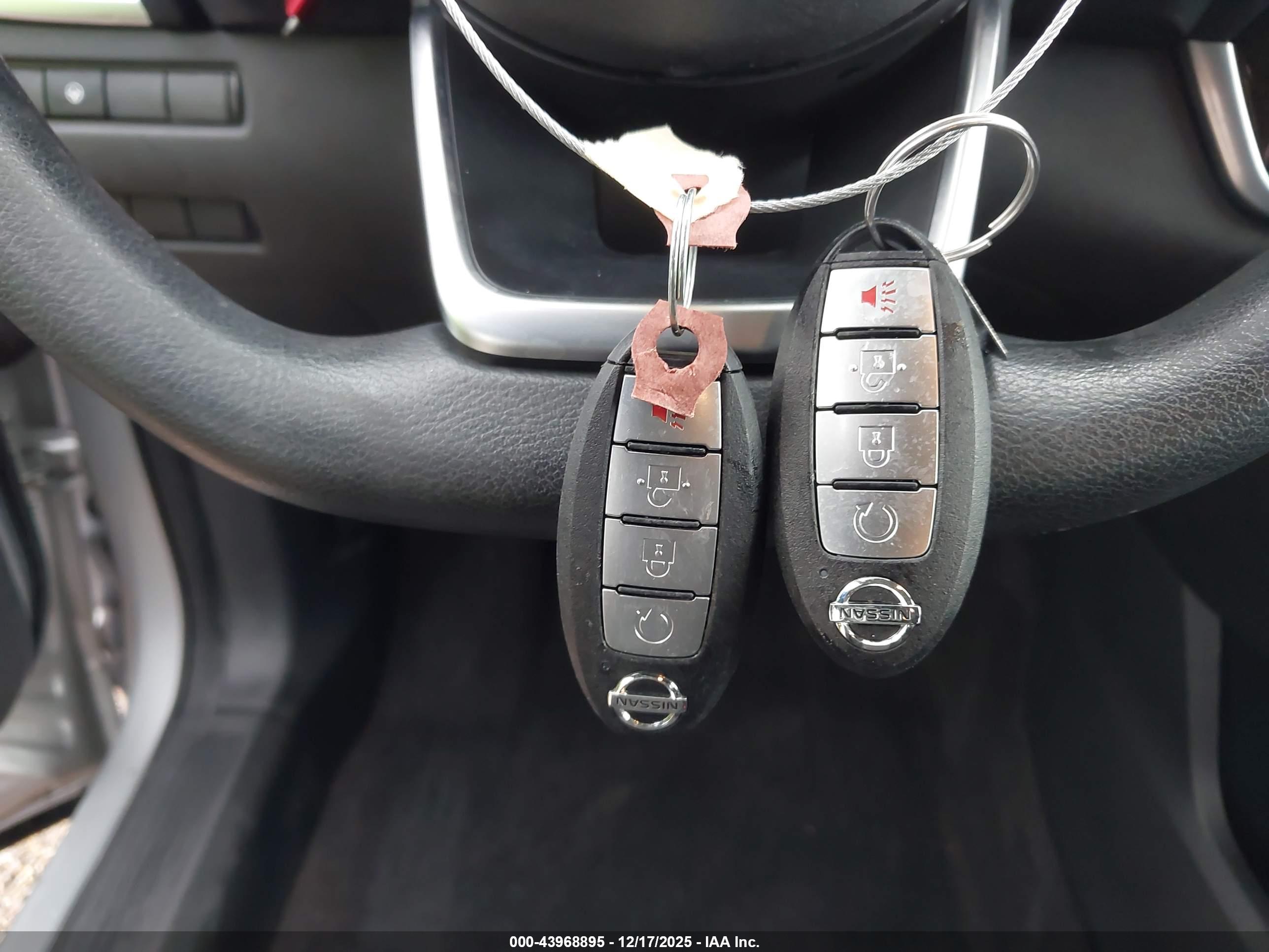 NISSAN ROGUE image 11
