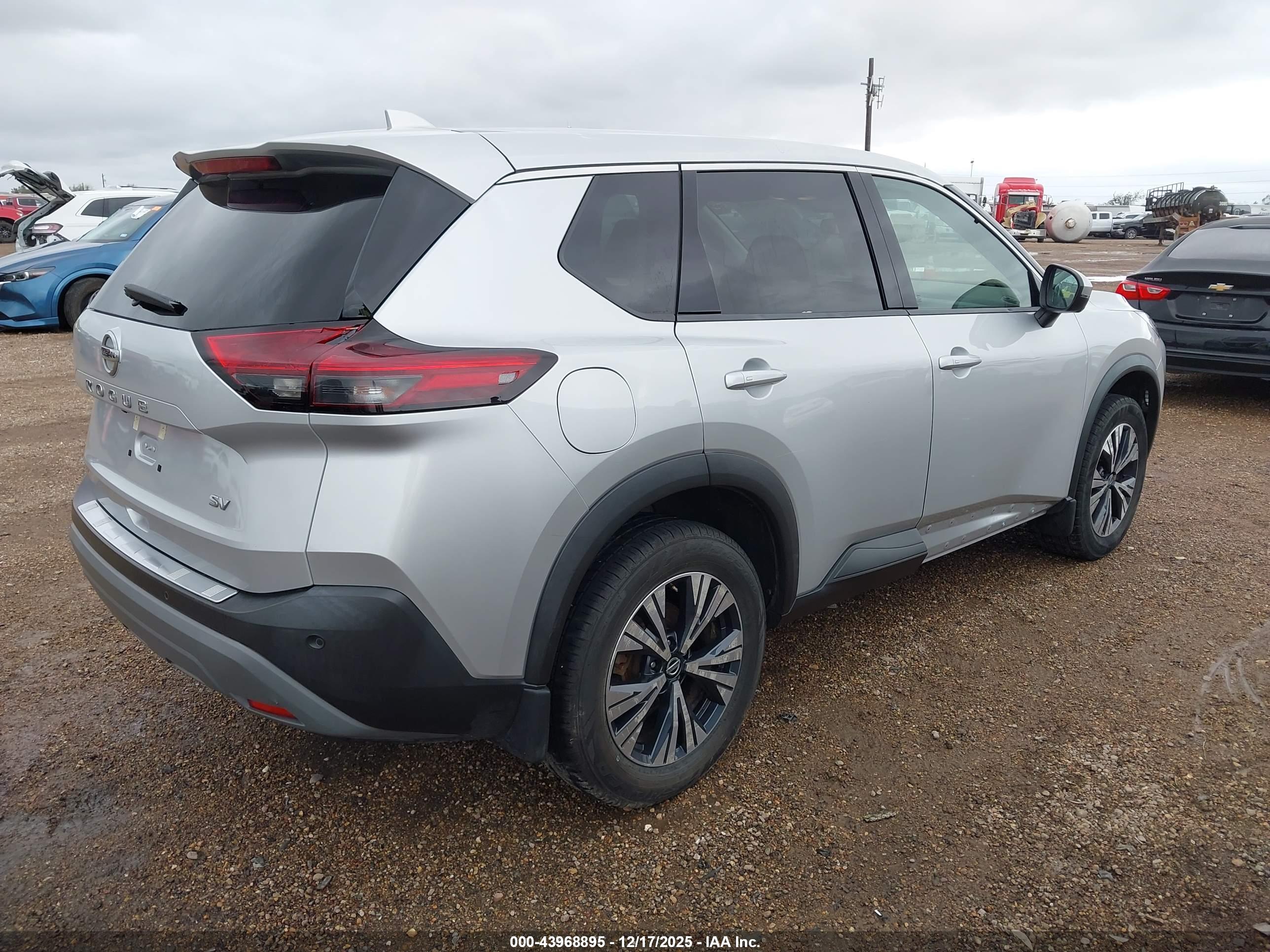 NISSAN ROGUE image 4