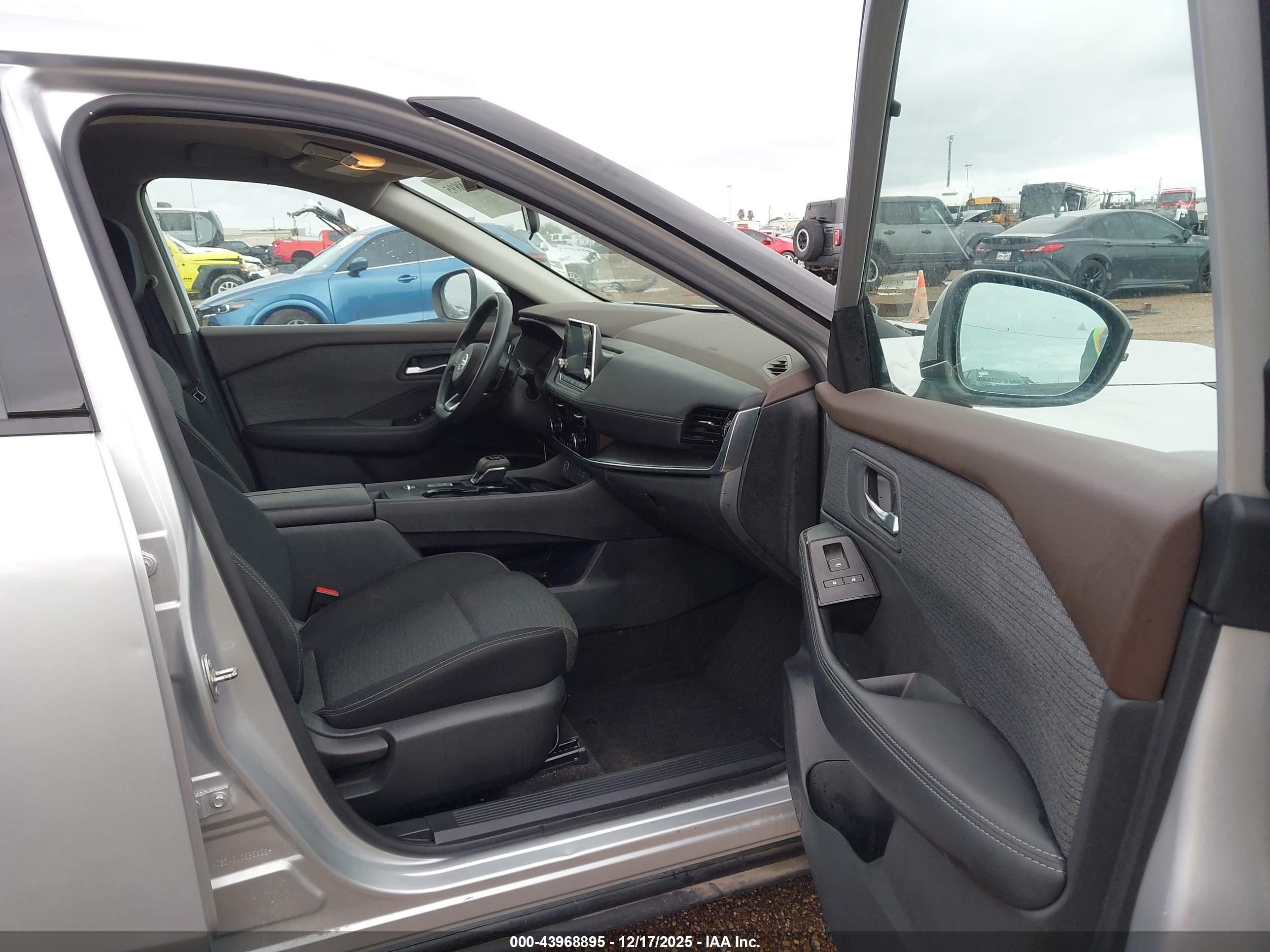 NISSAN ROGUE image 5