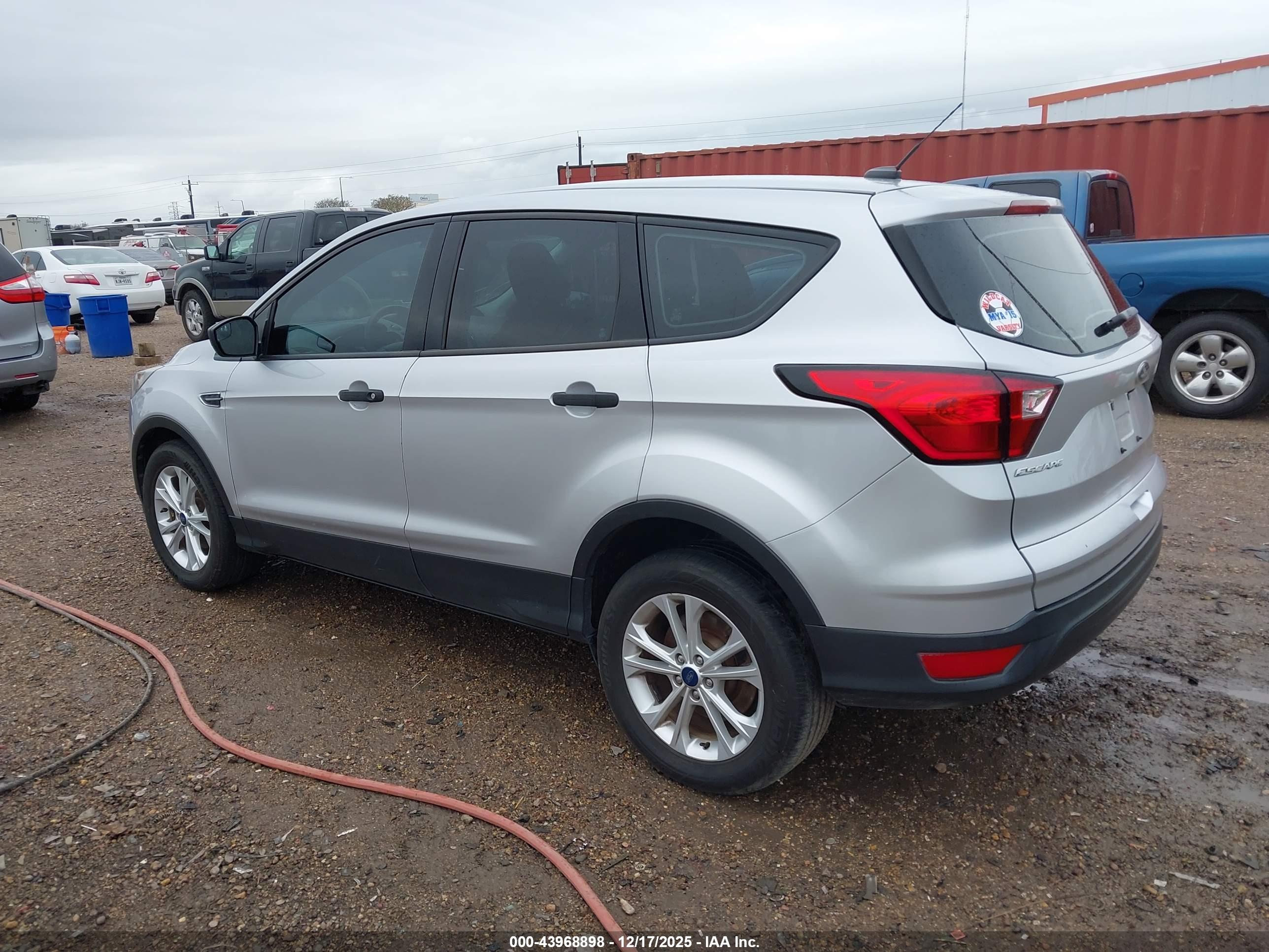 FORD ESCAPE image 3