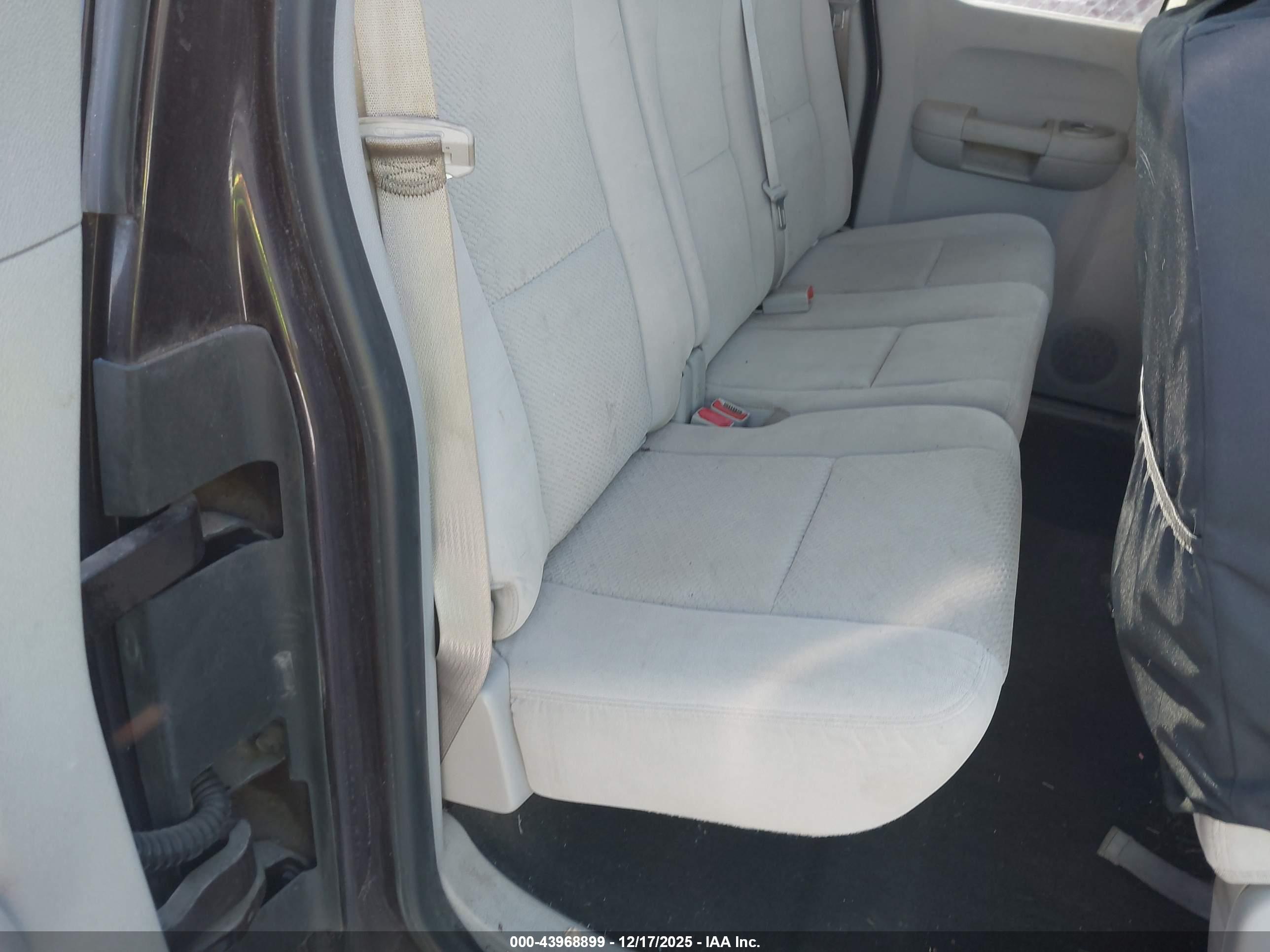 CHEVROLET SILVERADO image 8