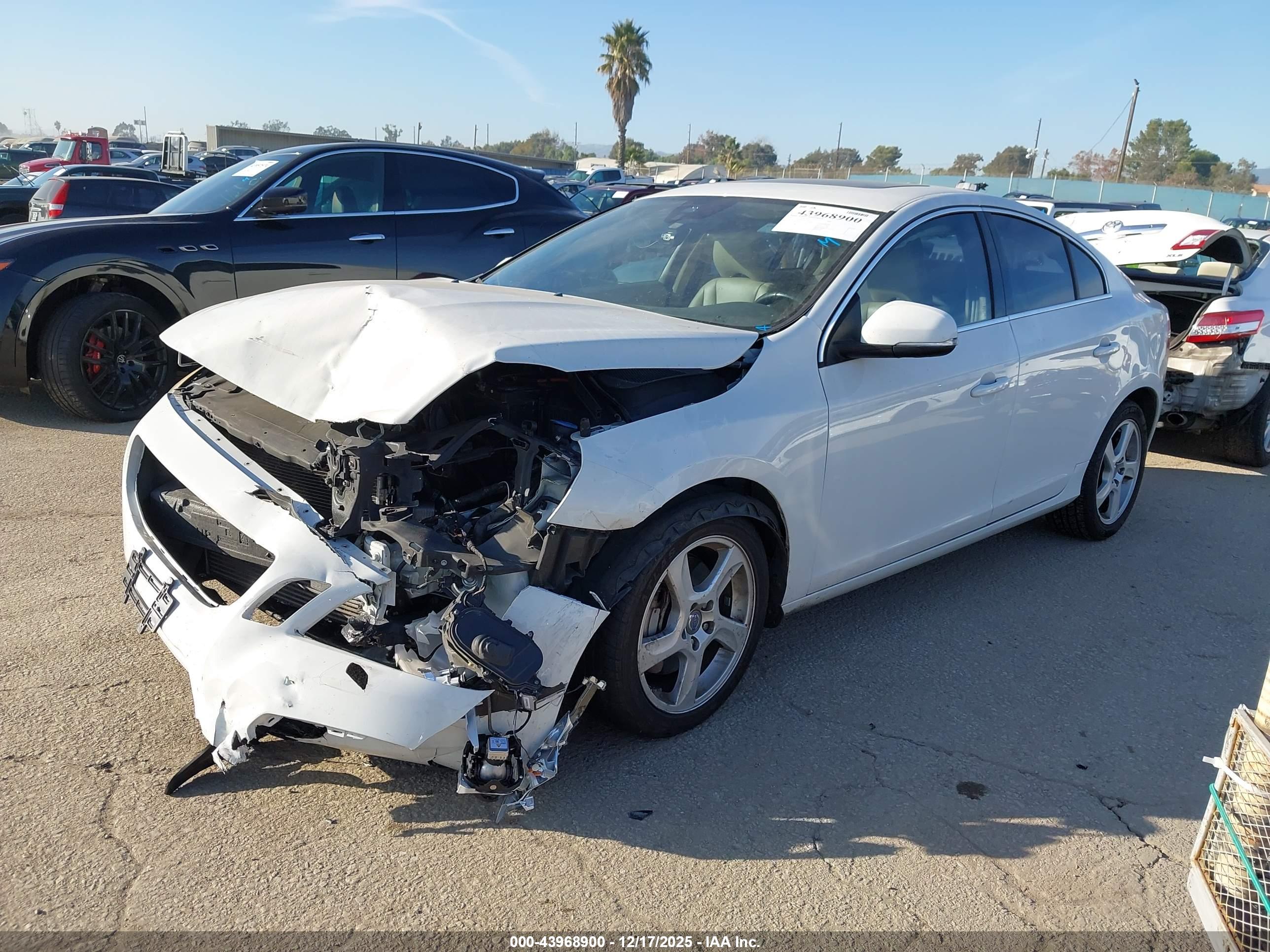 VOLVO S60 image 2