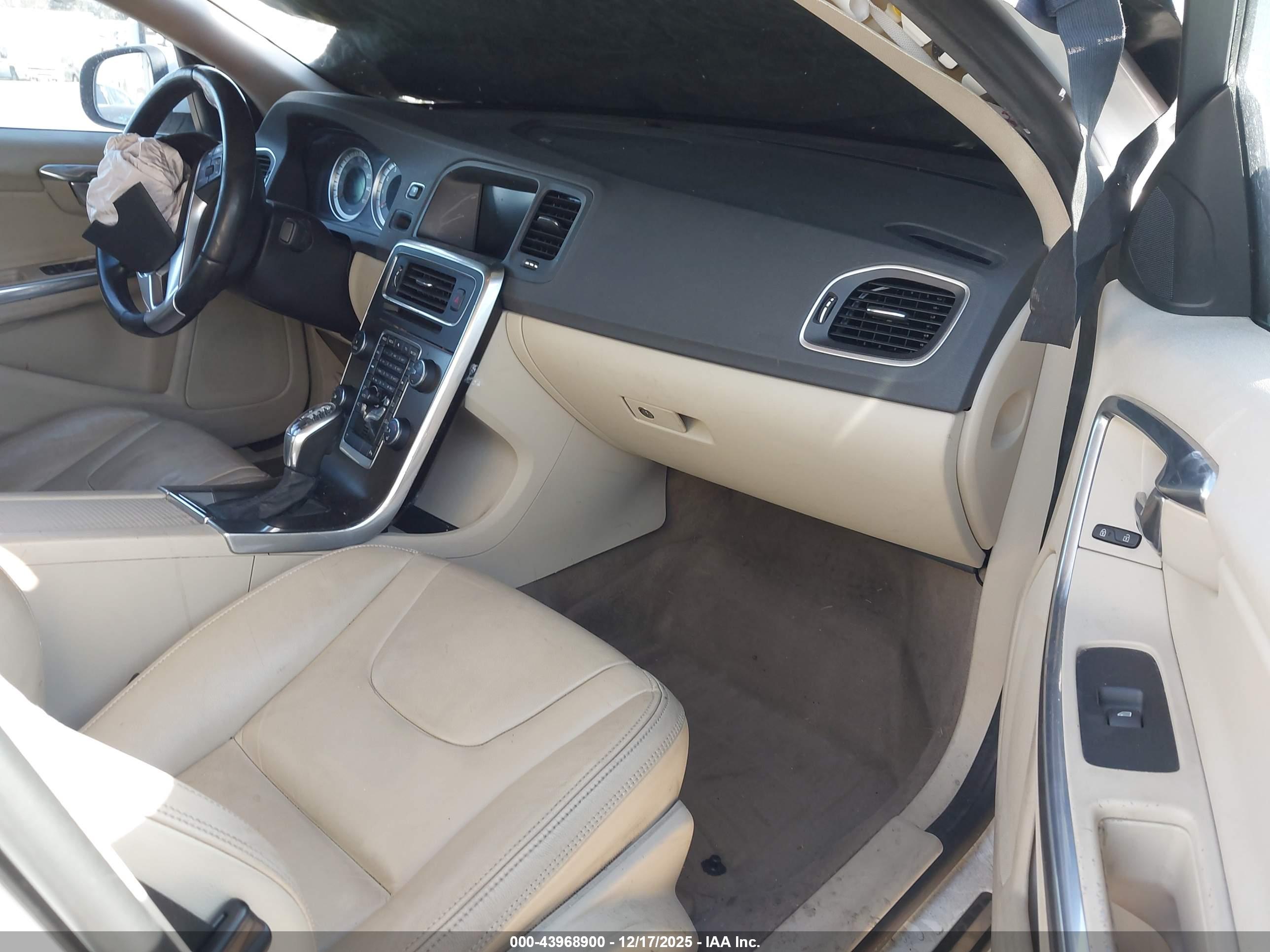 VOLVO S60 image 5
