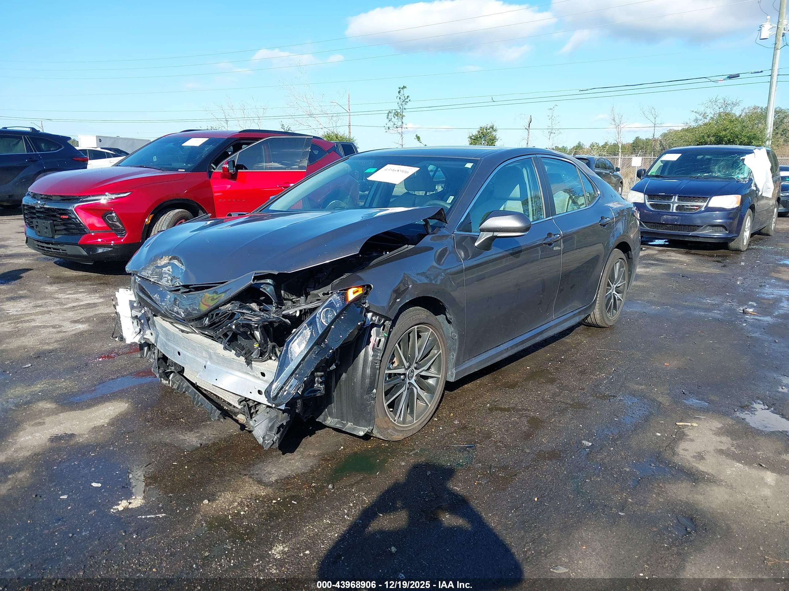 TOYOTA CAMRY image 2