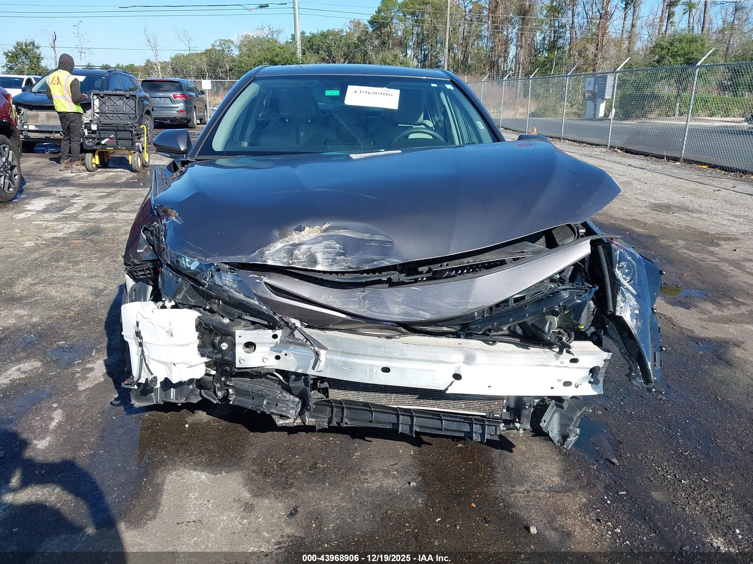TOYOTA CAMRY image 6