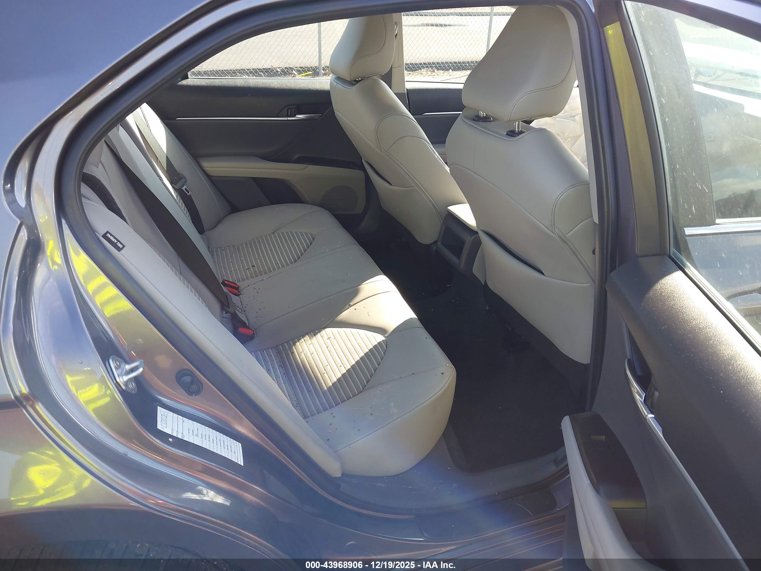 TOYOTA CAMRY image 8