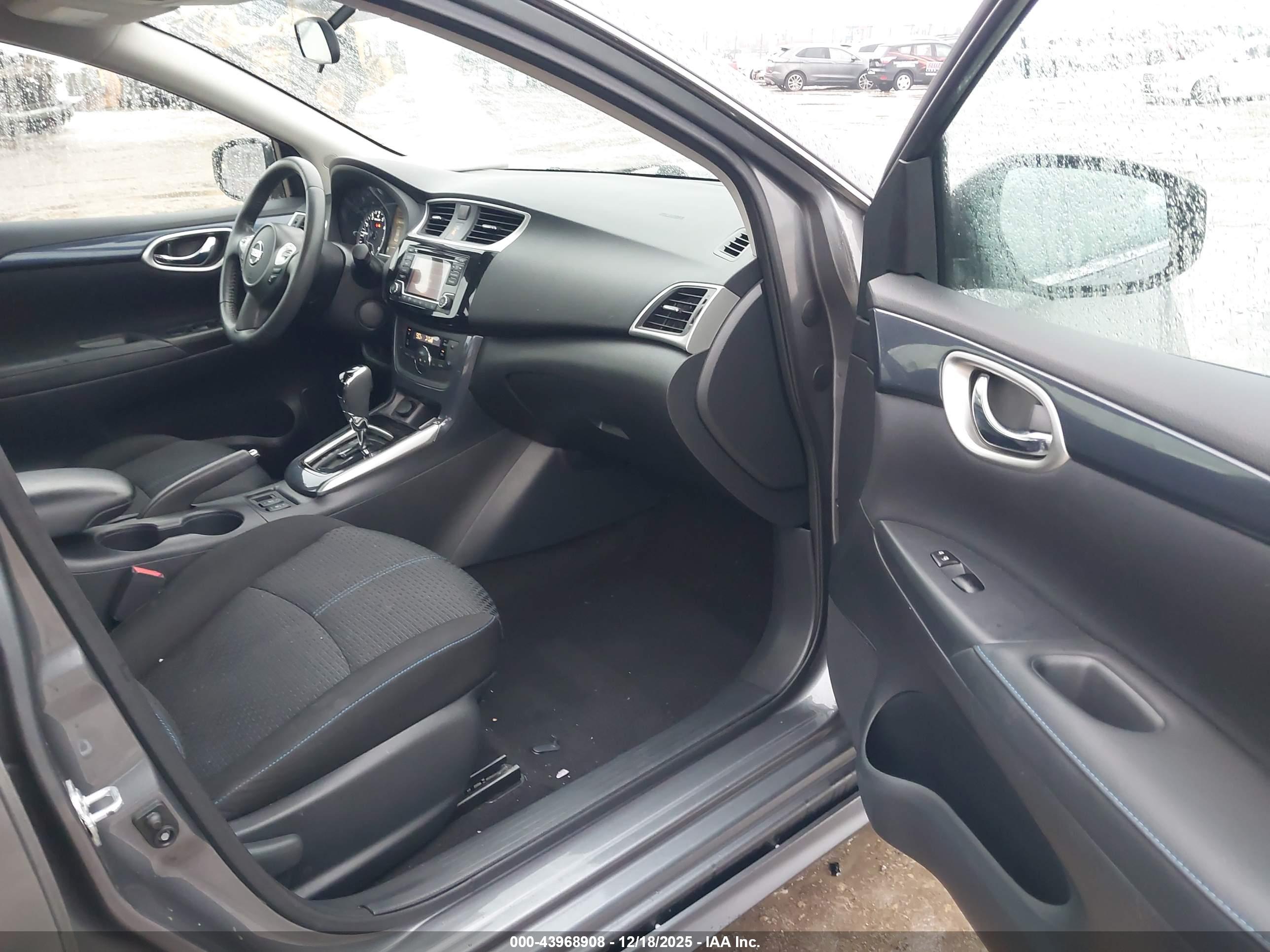 NISSAN SENTRA image 5