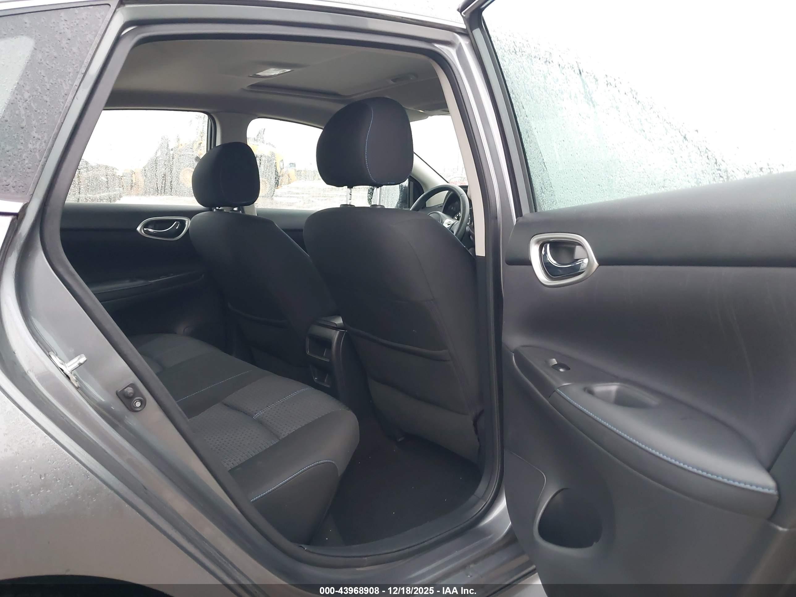 NISSAN SENTRA image 8