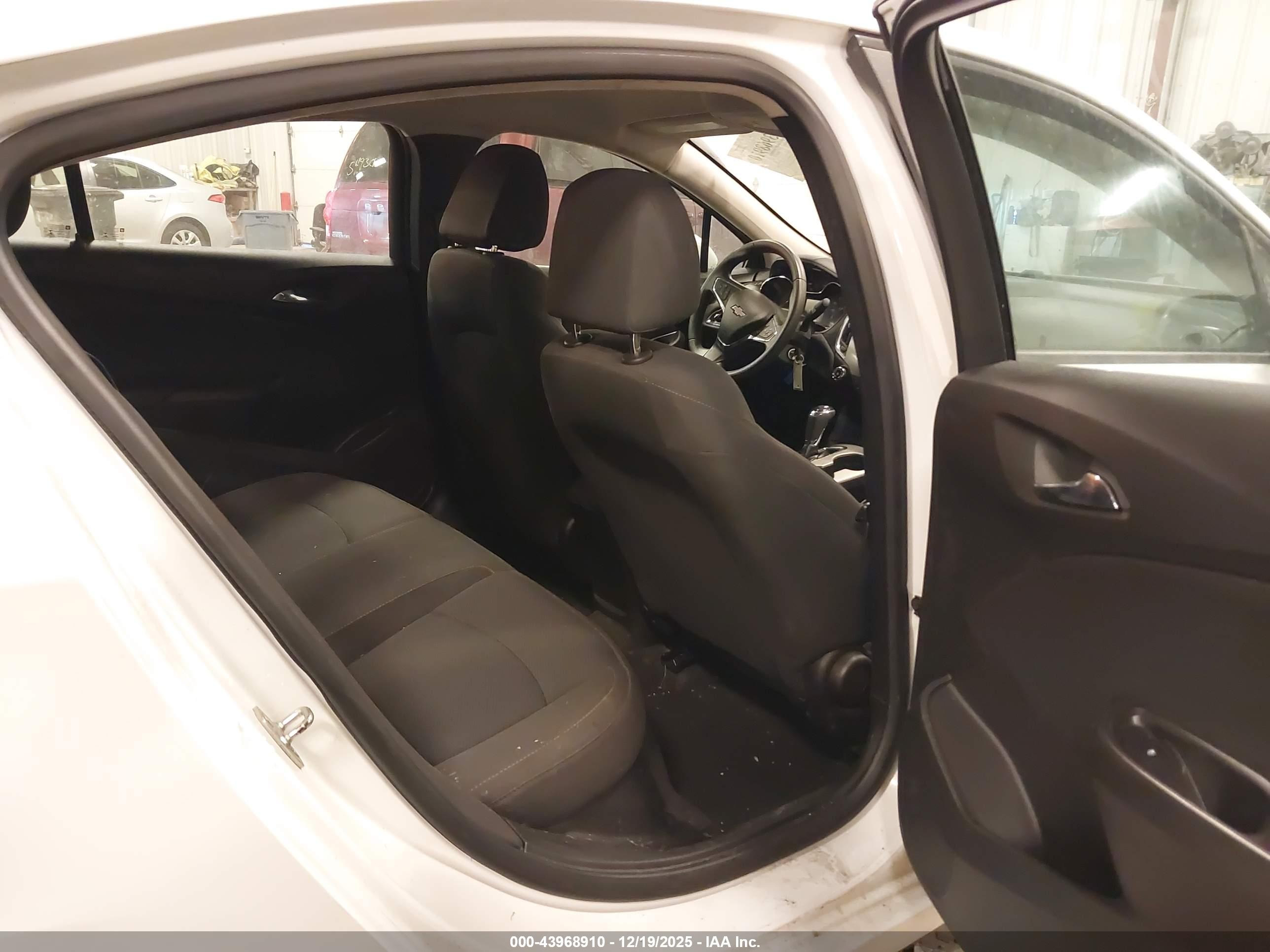 CHEVROLET CRUZE image 8