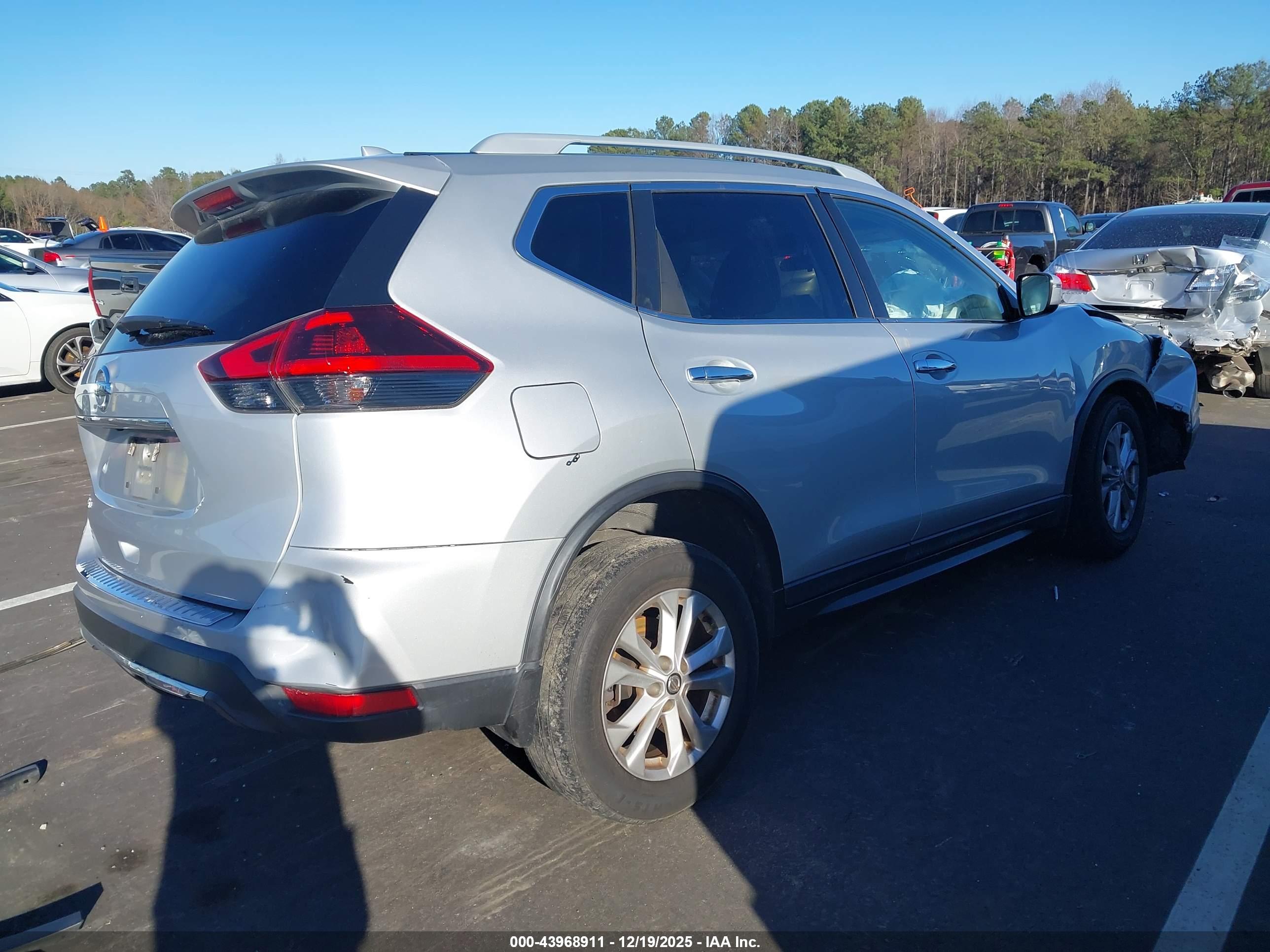 NISSAN ROGUE image 4