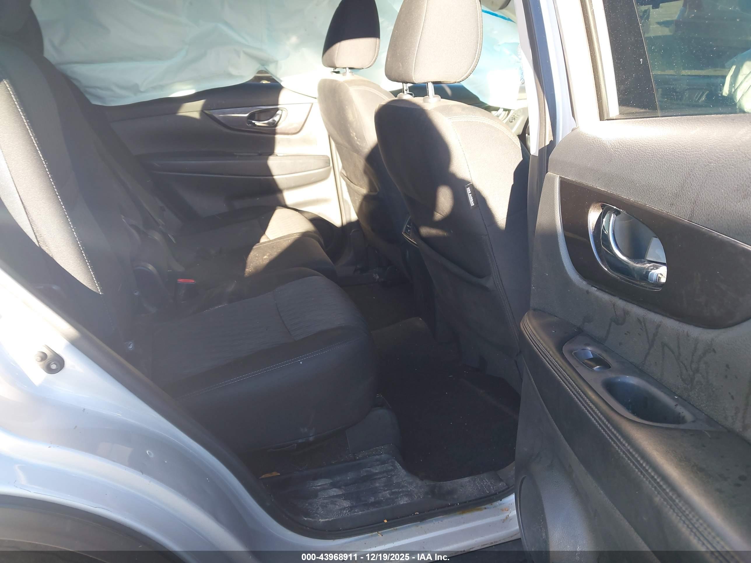 NISSAN ROGUE image 8