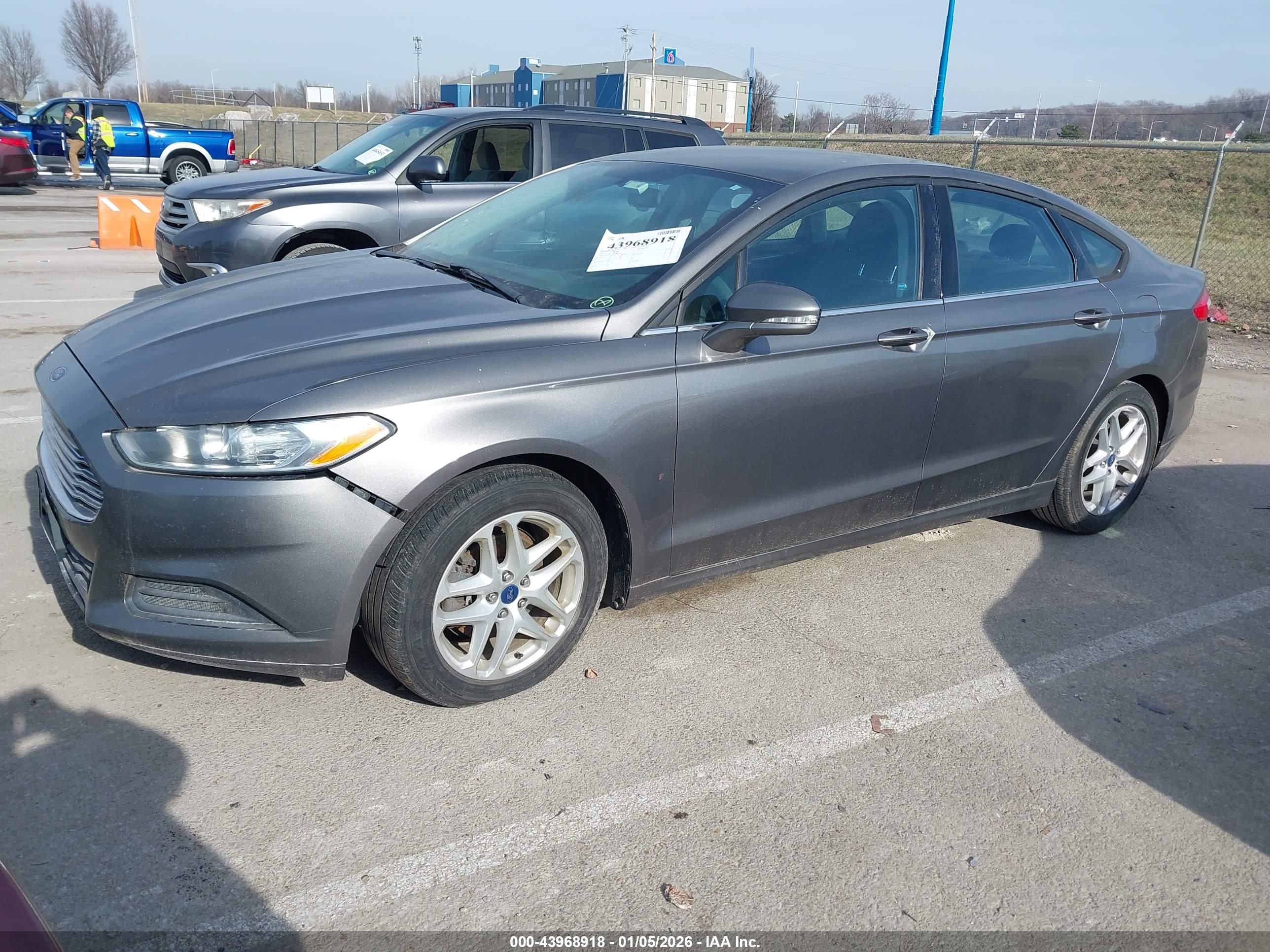 FORD FUSION image 2