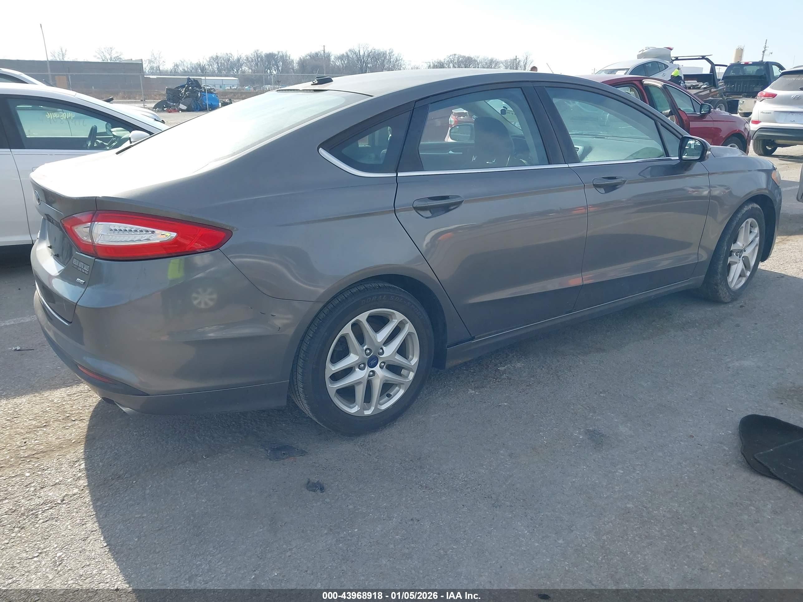 FORD FUSION image 4