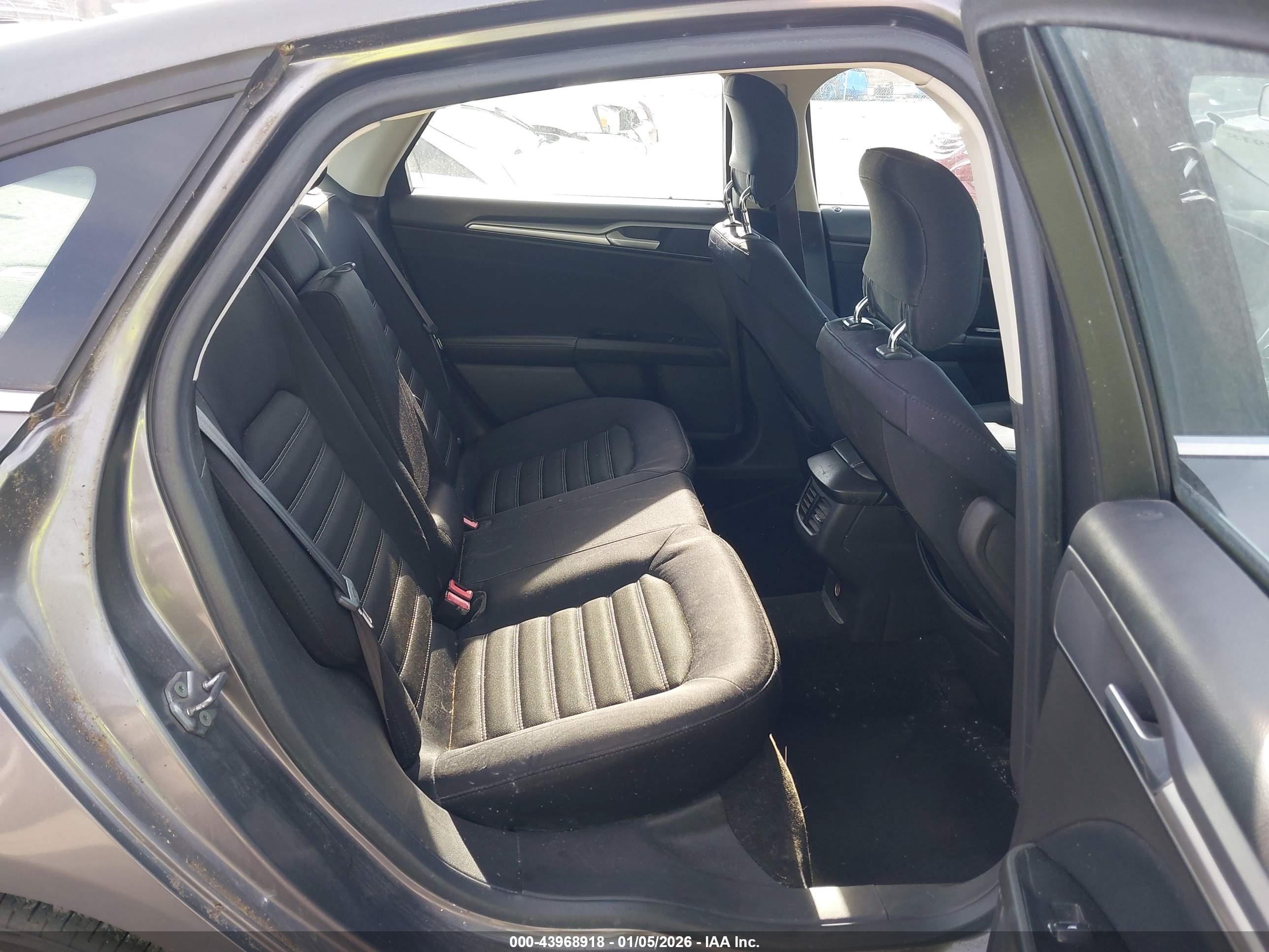 FORD FUSION image 8