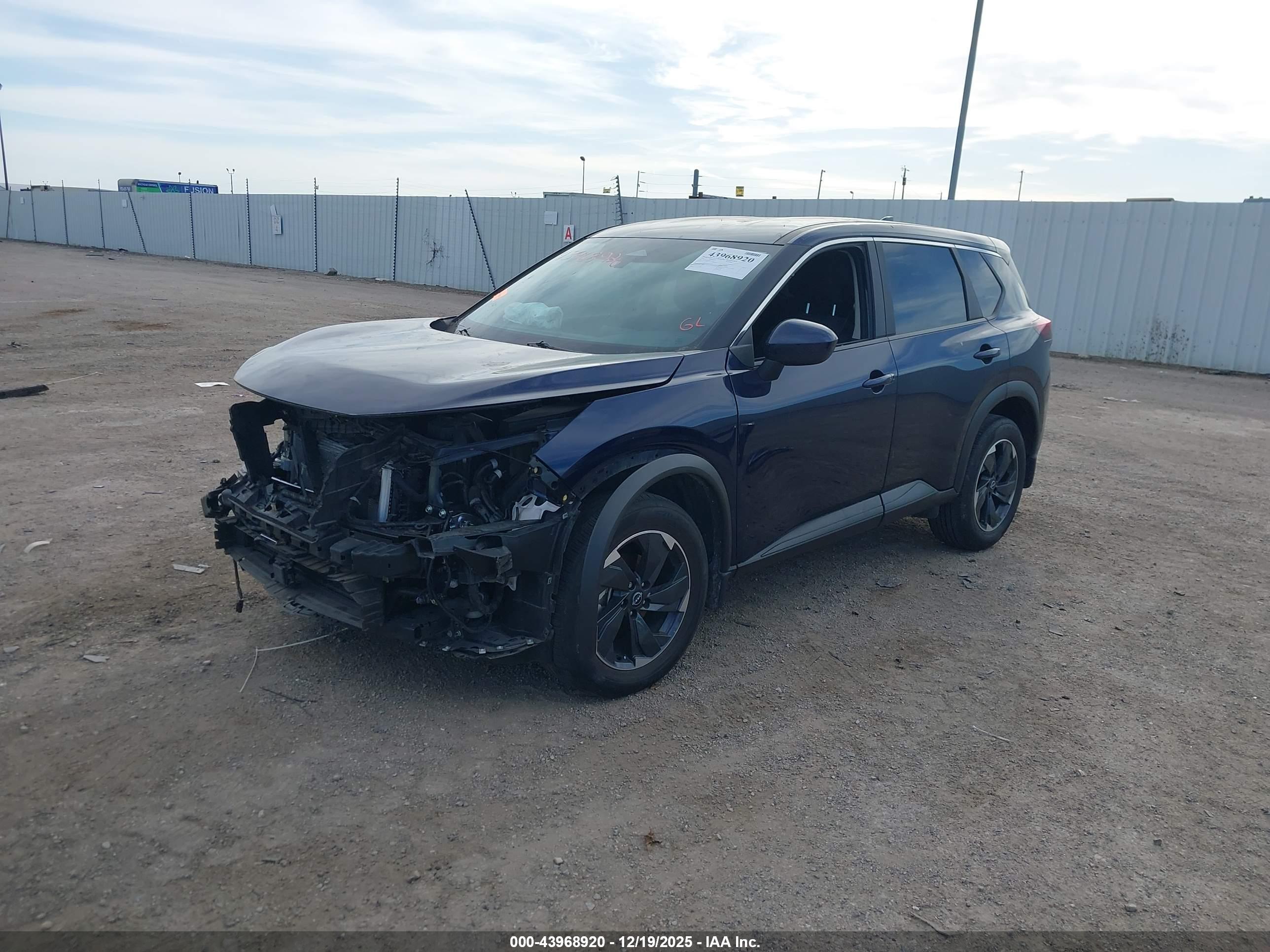 NISSAN ROGUE image 2