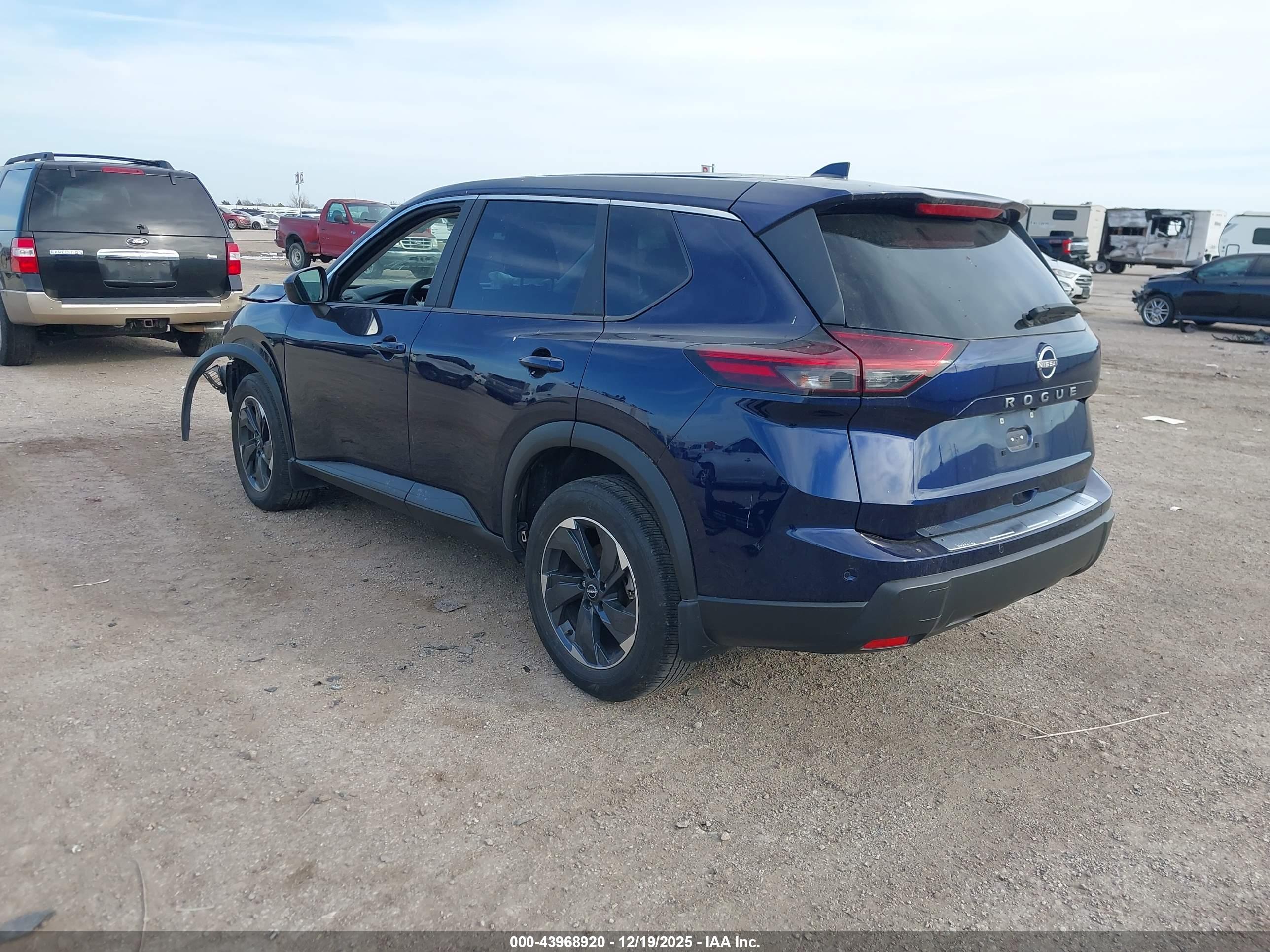 NISSAN ROGUE image 3